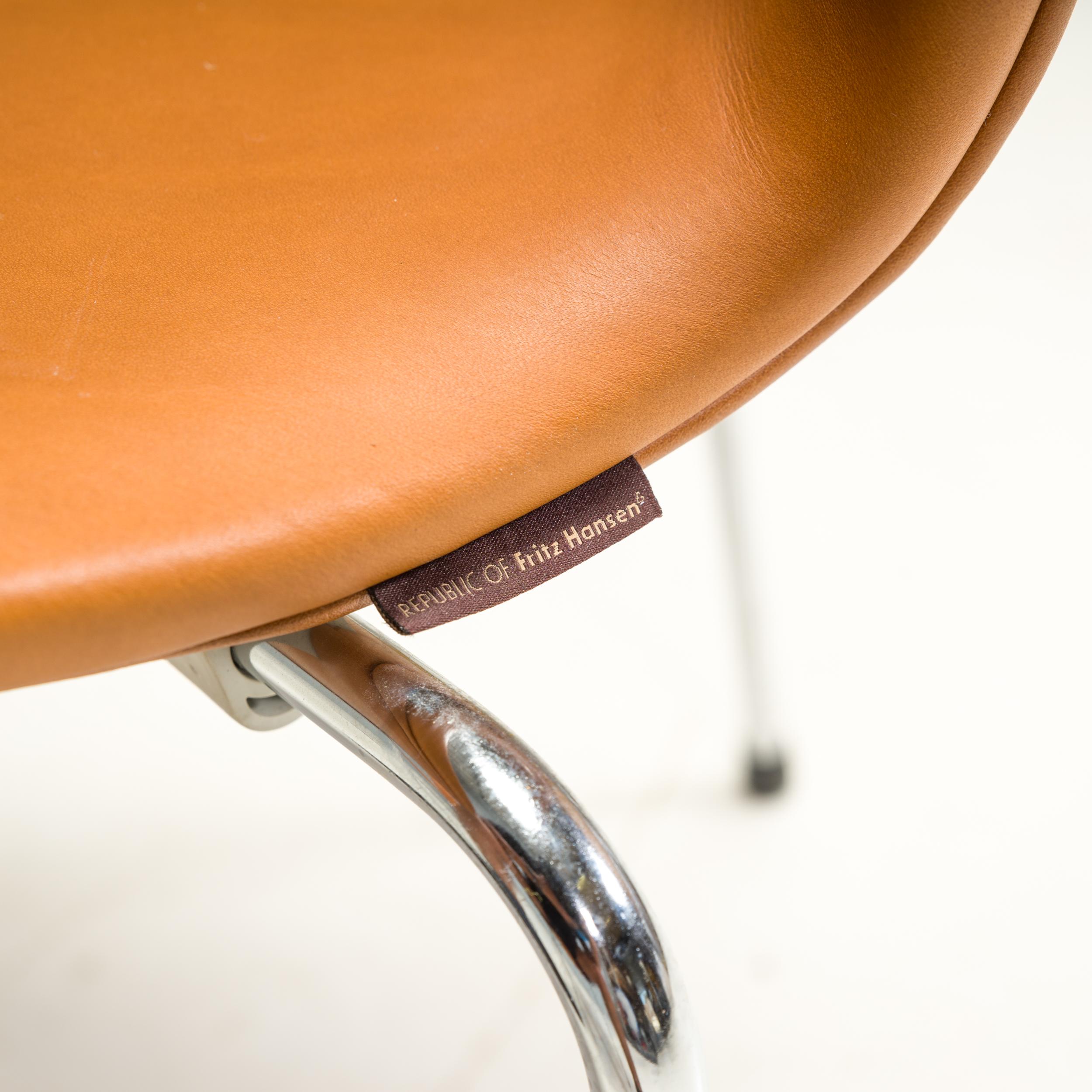 Arne Jacobsen pour Fritz Hansen Leather 3107 Series 7 chaises de salle à manger, lot de 4 en vente 6