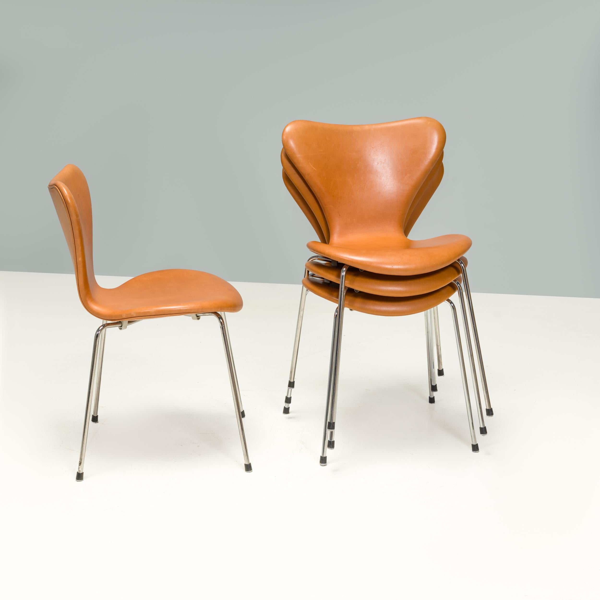 Suédois Arne Jacobsen pour Fritz Hansen Leather 3107 Series 7 chaises de salle à manger, lot de 4 en vente