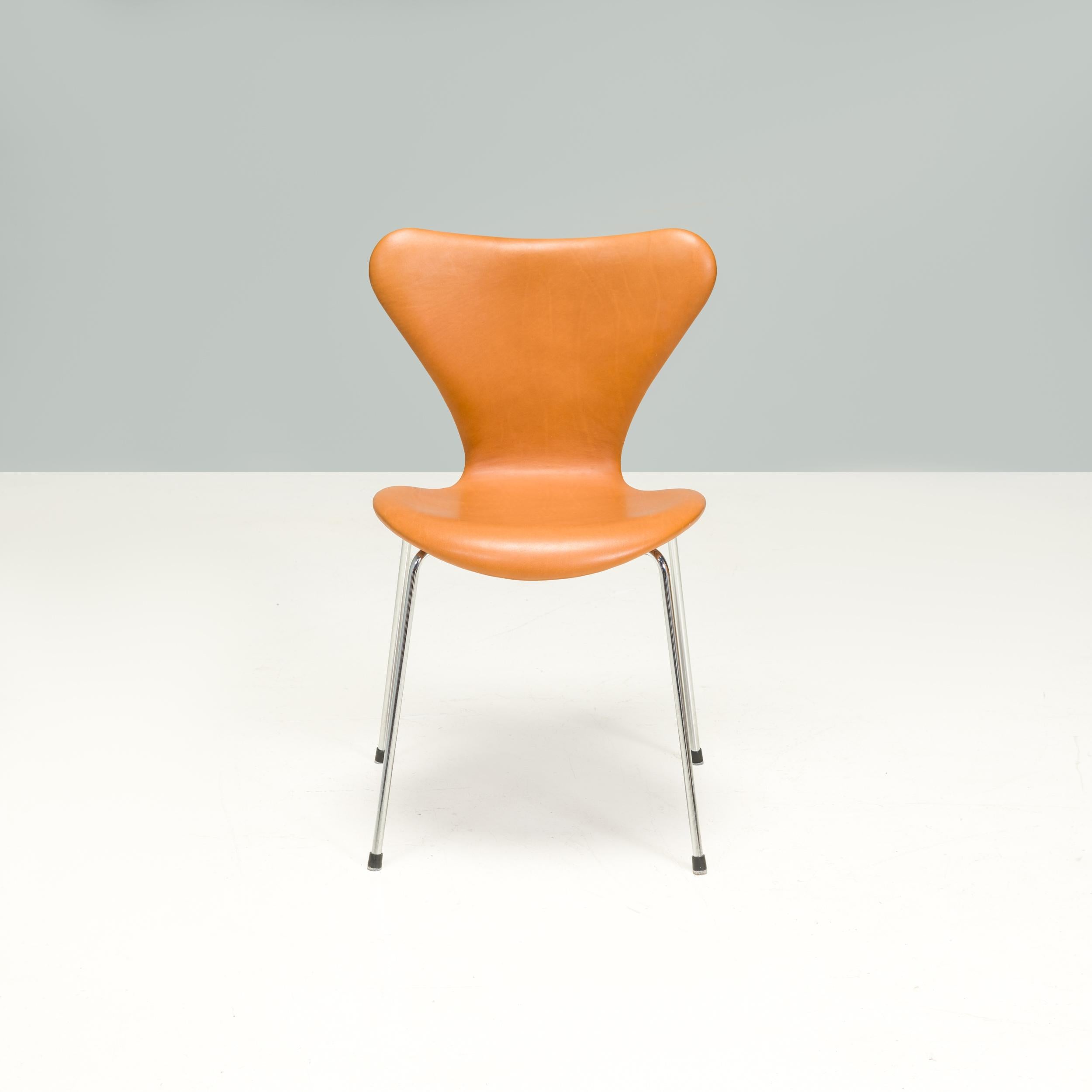Arne Jacobsen für Fritz Hansen Leder 3107 Serie 7 Esszimmerstühle, 4er-Set (Skandinavische Moderne) im Angebot