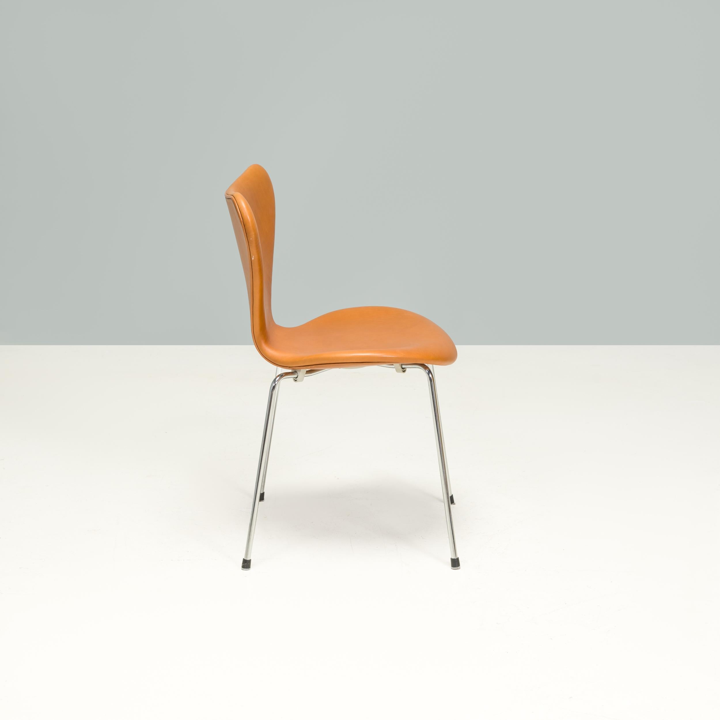 Arne Jacobsen für Fritz Hansen Leder 3107 Serie 7 Esszimmerstühle, 4er-Set im Zustand „Gut“ im Angebot in London, GB