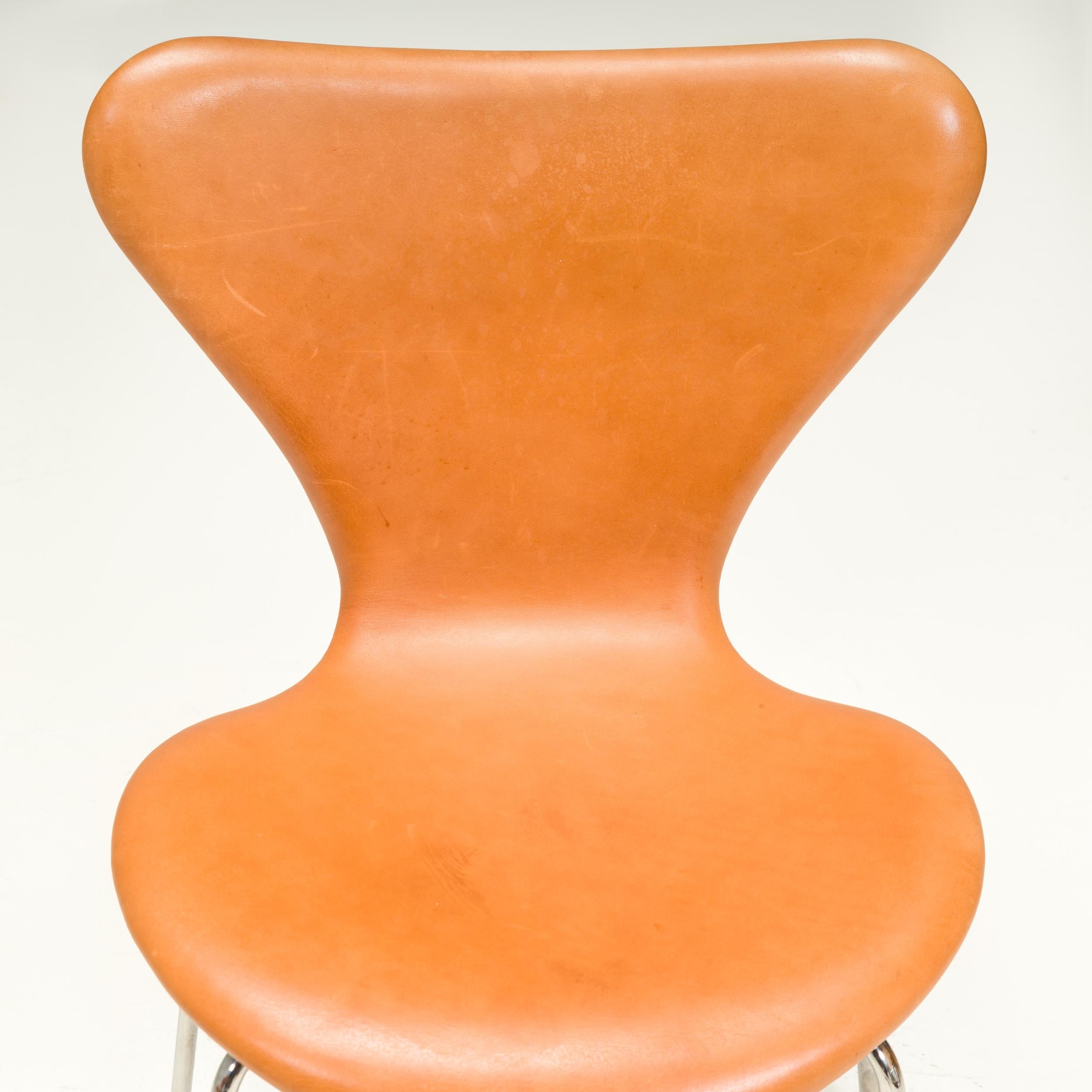 Arne Jacobsen pour Fritz Hansen Leather 3107 Series 7 chaises de salle à manger, lot de 4 en vente 2