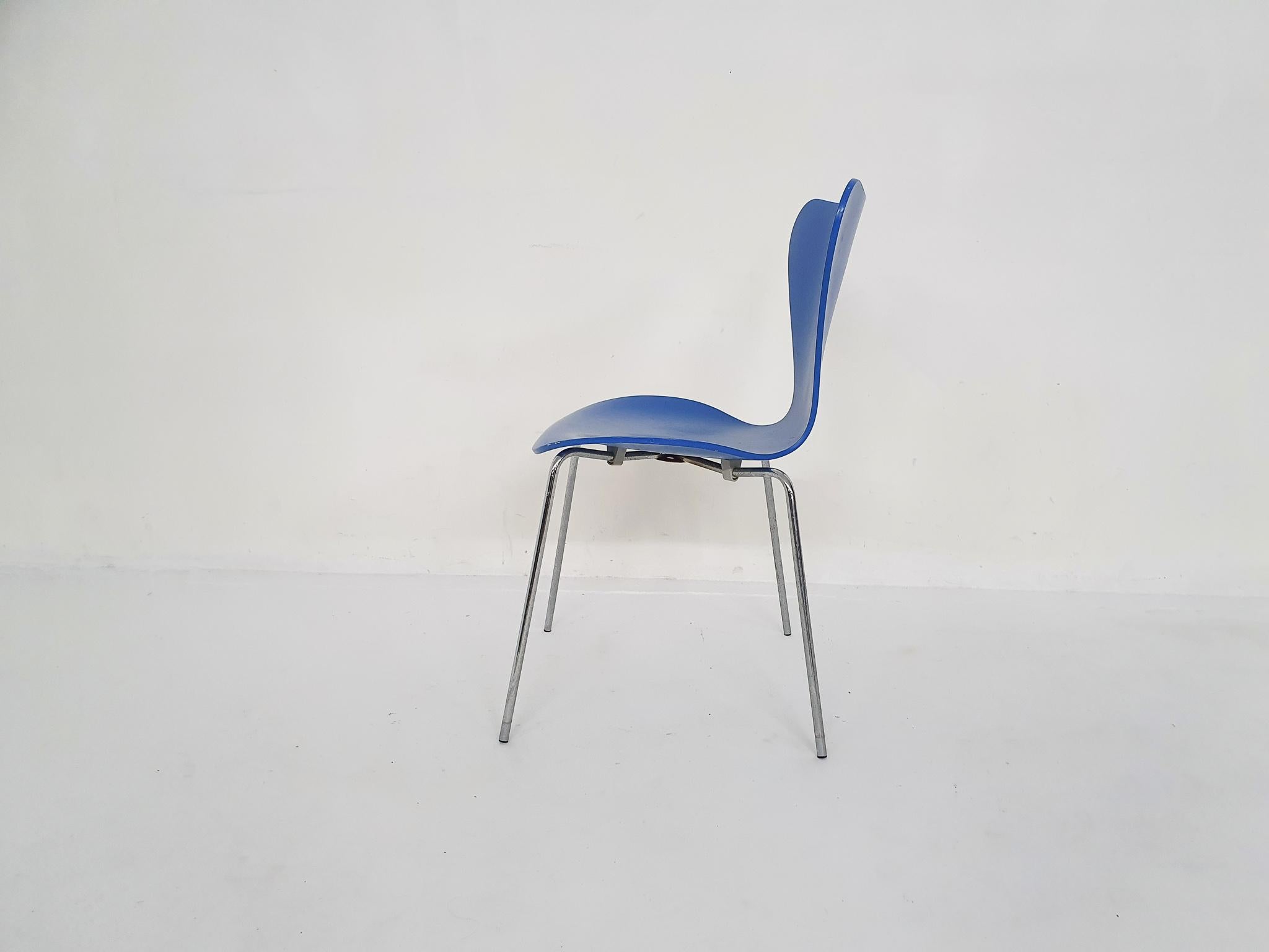 Scandinavian Modern Arne Jacobsen for Fritz Hansen Light Blue Wooden 