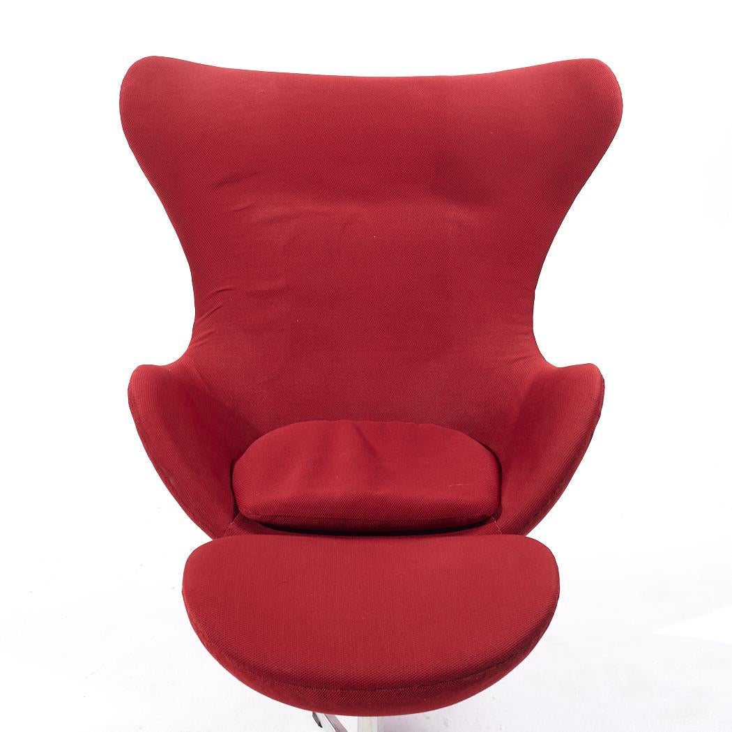 Arne Jacobsen für Fritz Hansen: Eierstuhl und Ottomane aus der Mitte des Jahrhunderts im Angebot 2