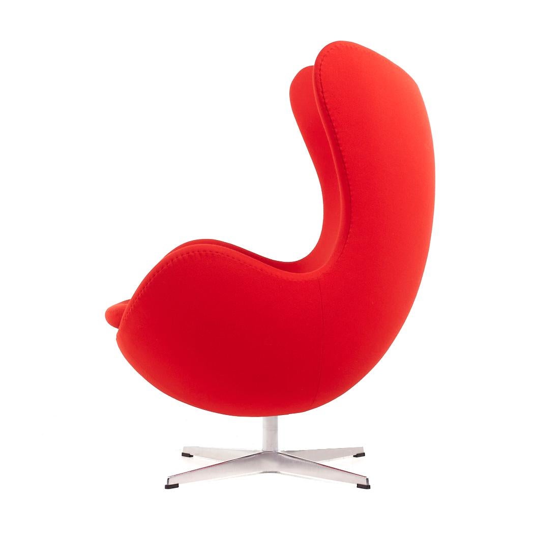 Arne Jacobsen for Fritz Hansen Mid Century Egg Chair - Pair For Sale 4