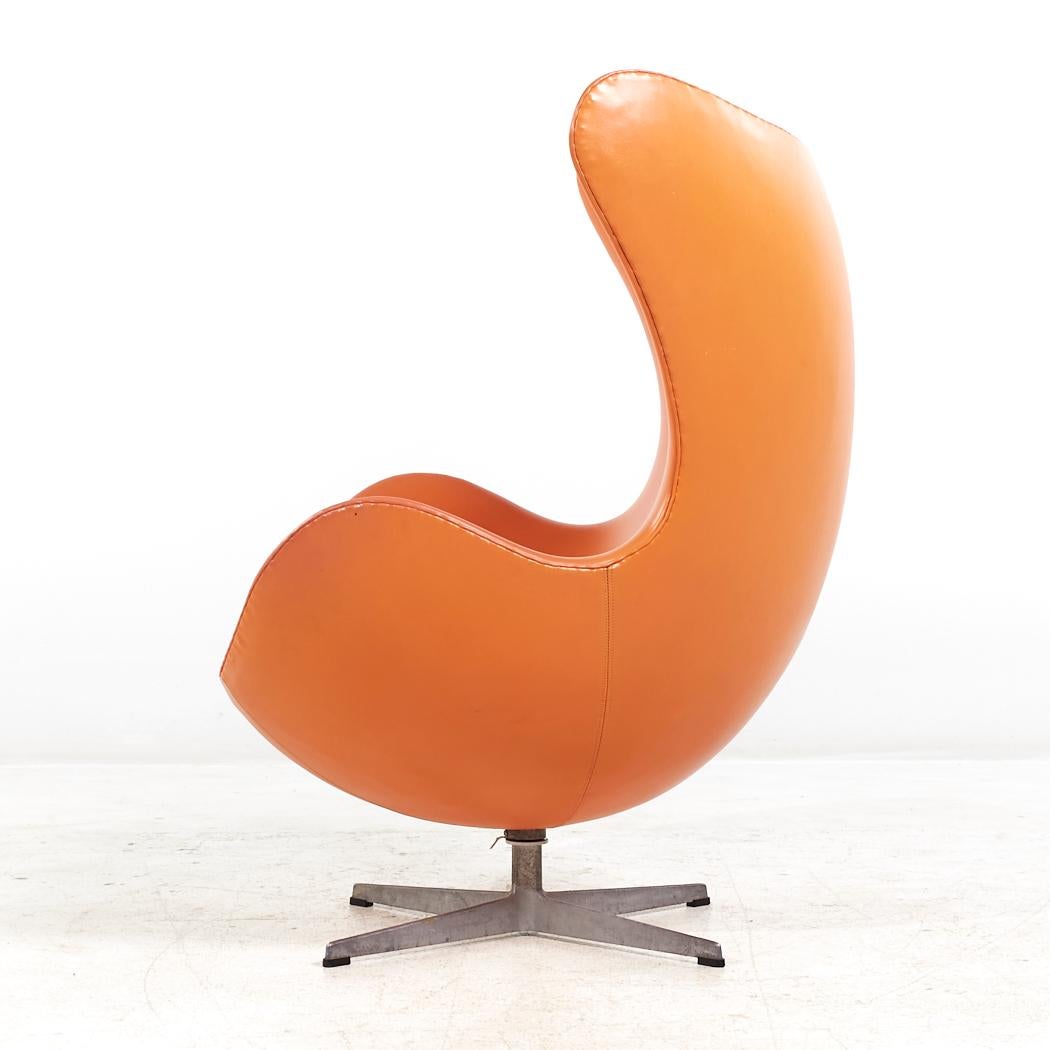 Arne Jacobsen for Fritz Hansen Mid Century Egg Chairs - Pair For Sale 4