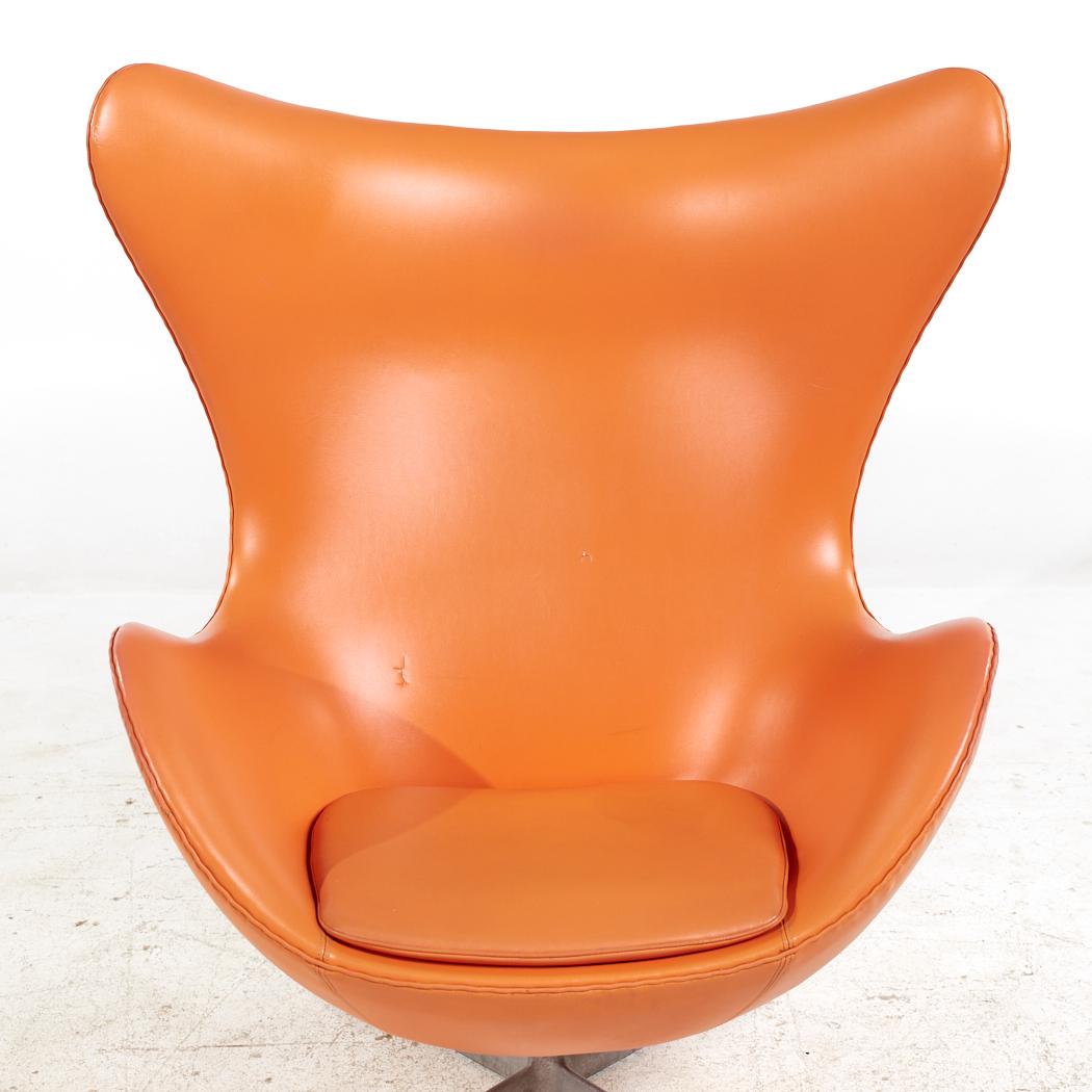 Arne Jacobsen for Fritz Hansen Mid Century Egg Chairs - Pair For Sale 5