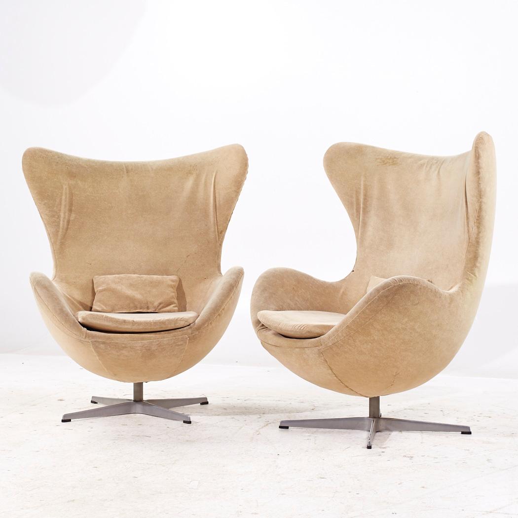 Arne Jacobsen para Fritz Hansen Sillas Egg de mediados de siglo - Pareja Moderno de mediados de siglo en venta