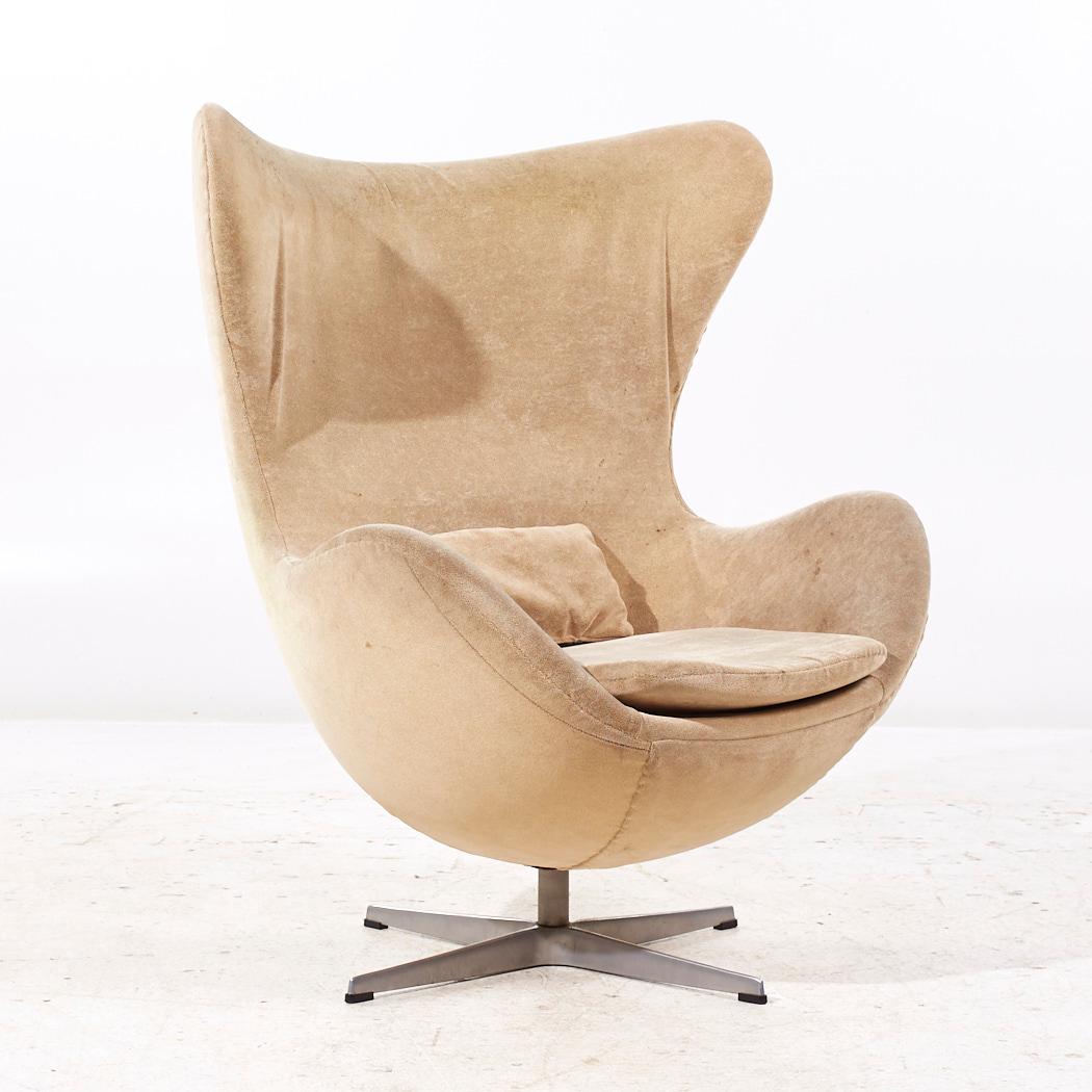 Arne Jacobsen para Fritz Hansen Sillas Egg de mediados de siglo - Pareja Danés en venta