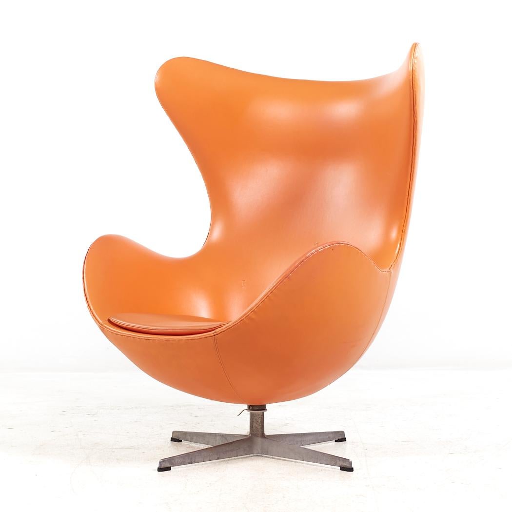 Late 20th Century Arne Jacobsen for Fritz Hansen Mid Century Egg Chairs - Pair For Sale