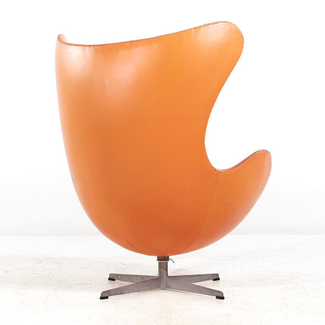 Tissu d'ameublement Arne Jacobsen pour Fritz Hansen Chaises à œuf du milieu du siècle - Paire en vente