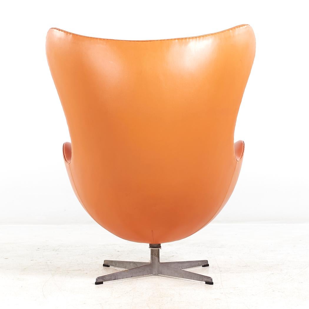 Arne Jacobsen for Fritz Hansen Mid Century Egg Chairs - Pair For Sale 1