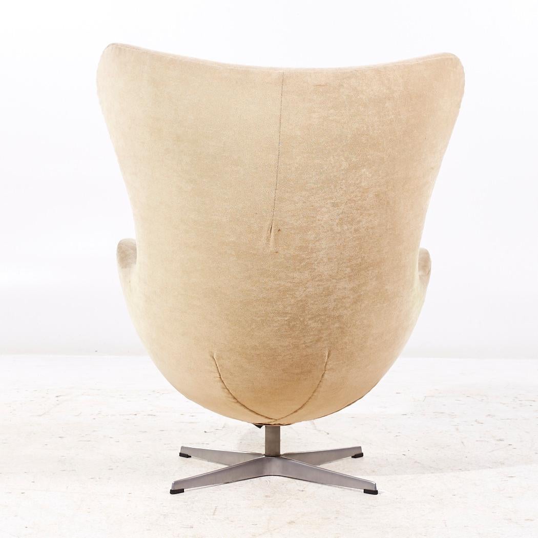 Arne Jacobsen para Fritz Hansen Sillas Egg de mediados de siglo - Pareja en venta 1