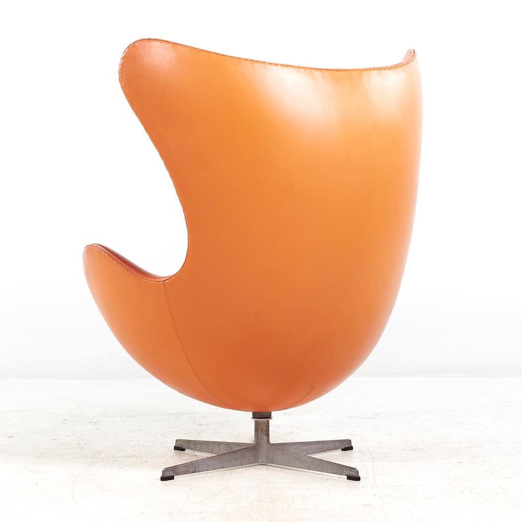Arne Jacobsen for Fritz Hansen Mid Century Egg Chairs - Pair For Sale 2