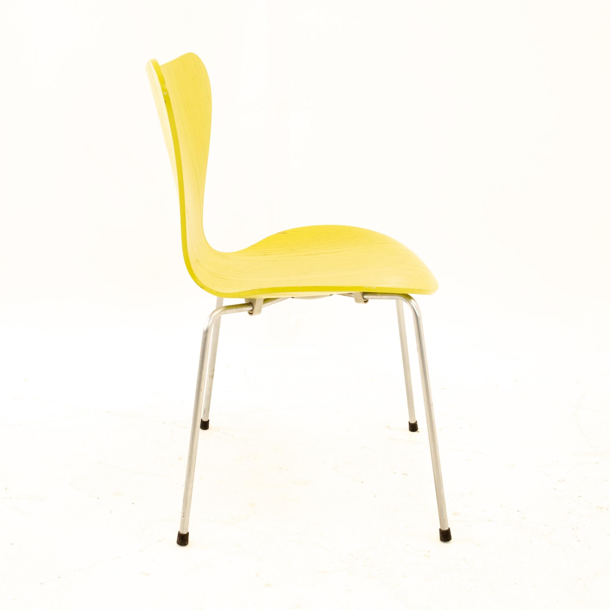 Arne Jacobsen For Fritz Hansen Mid Century Modern SERIES 7 Chair -Lime -Set of 4 For Sale 4