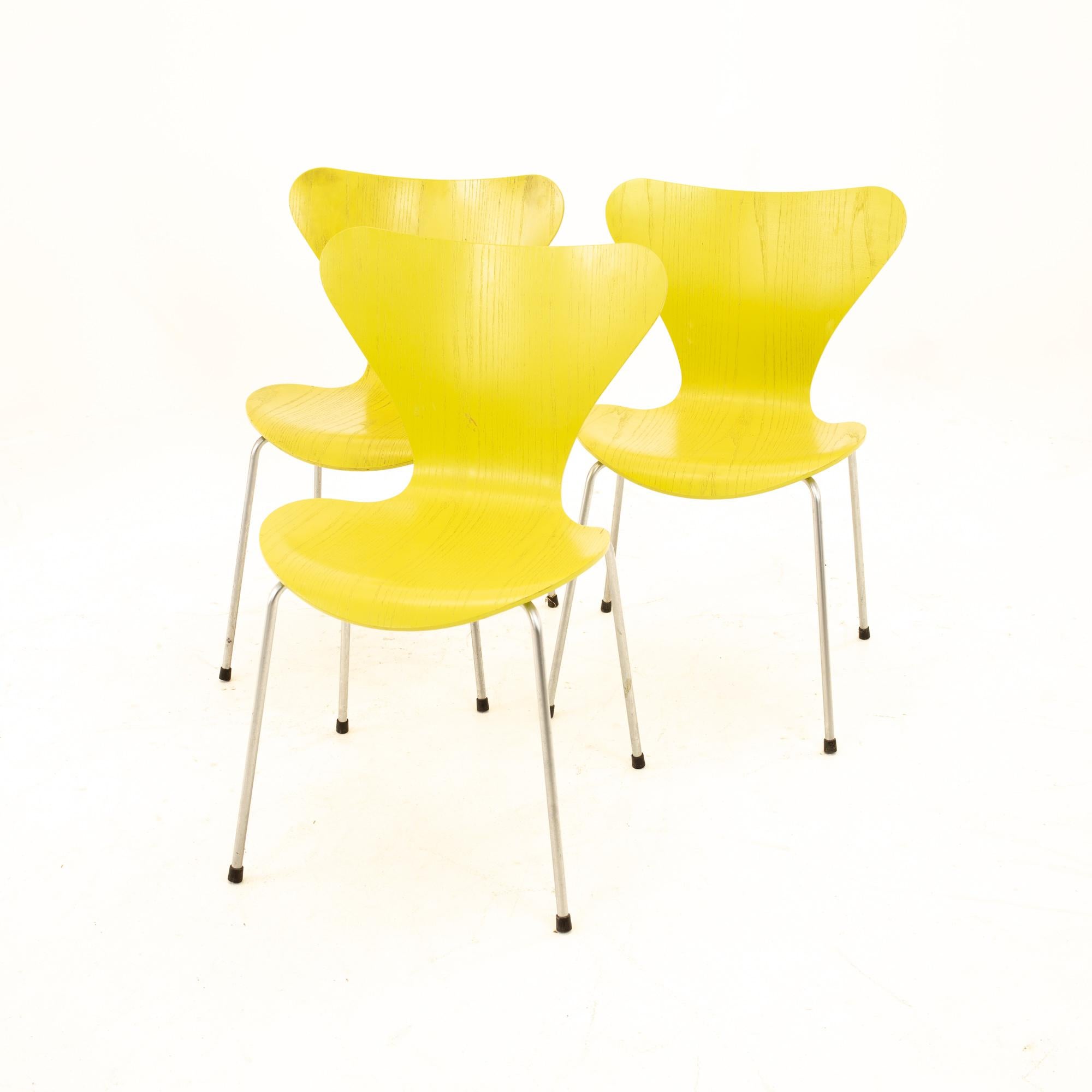 Chaise série 7 Arne Jacobsen pour Fritz Hansen de style moderne du milieu du siècle dernier -Lime -Set of 4 Excellent état - En vente à Countryside, IL