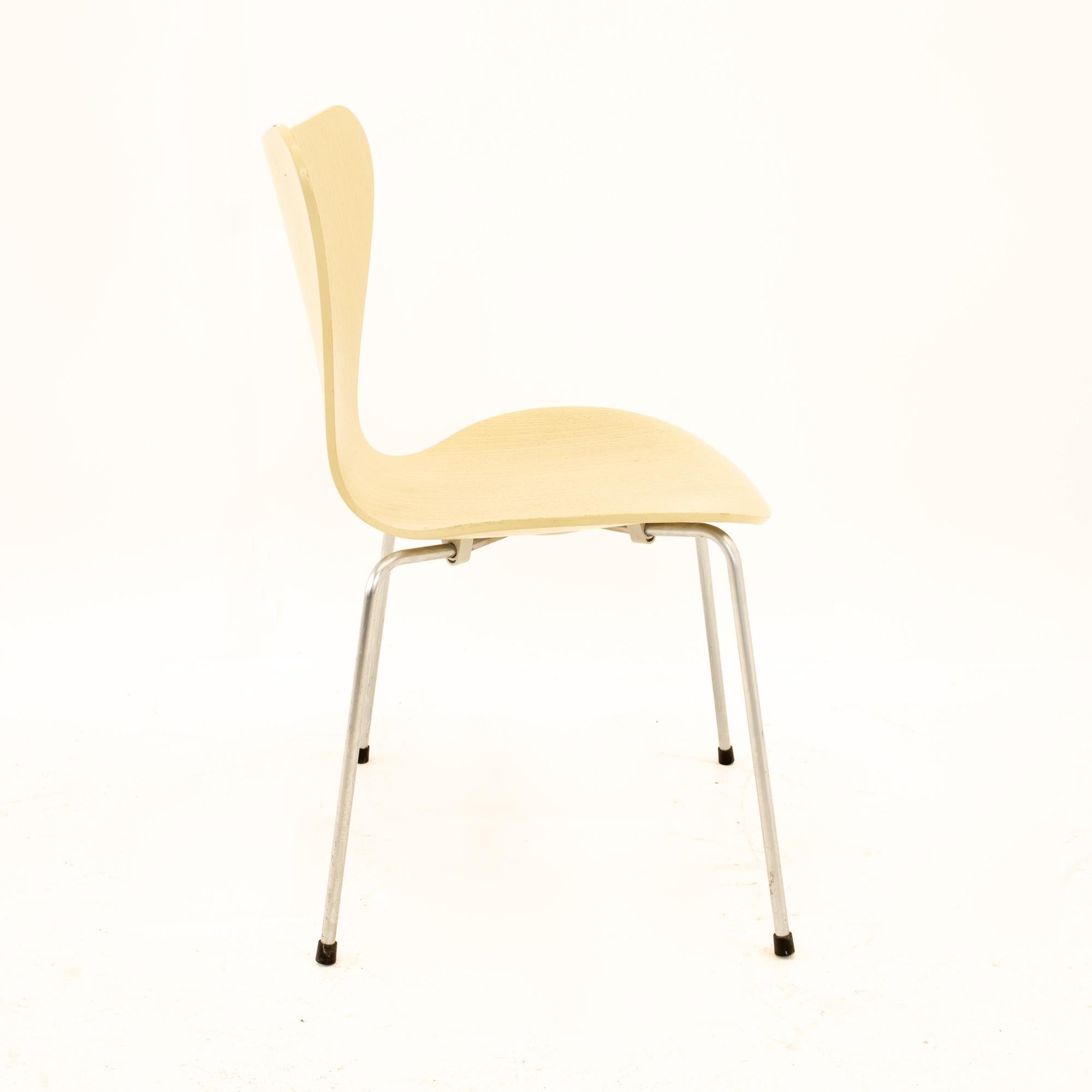 Chaise série 7 moderne du milieu du siècle dernier d'Arne Jacobsen pour Fritz Hansen, lot de 2 Bon état - En vente à Countryside, IL