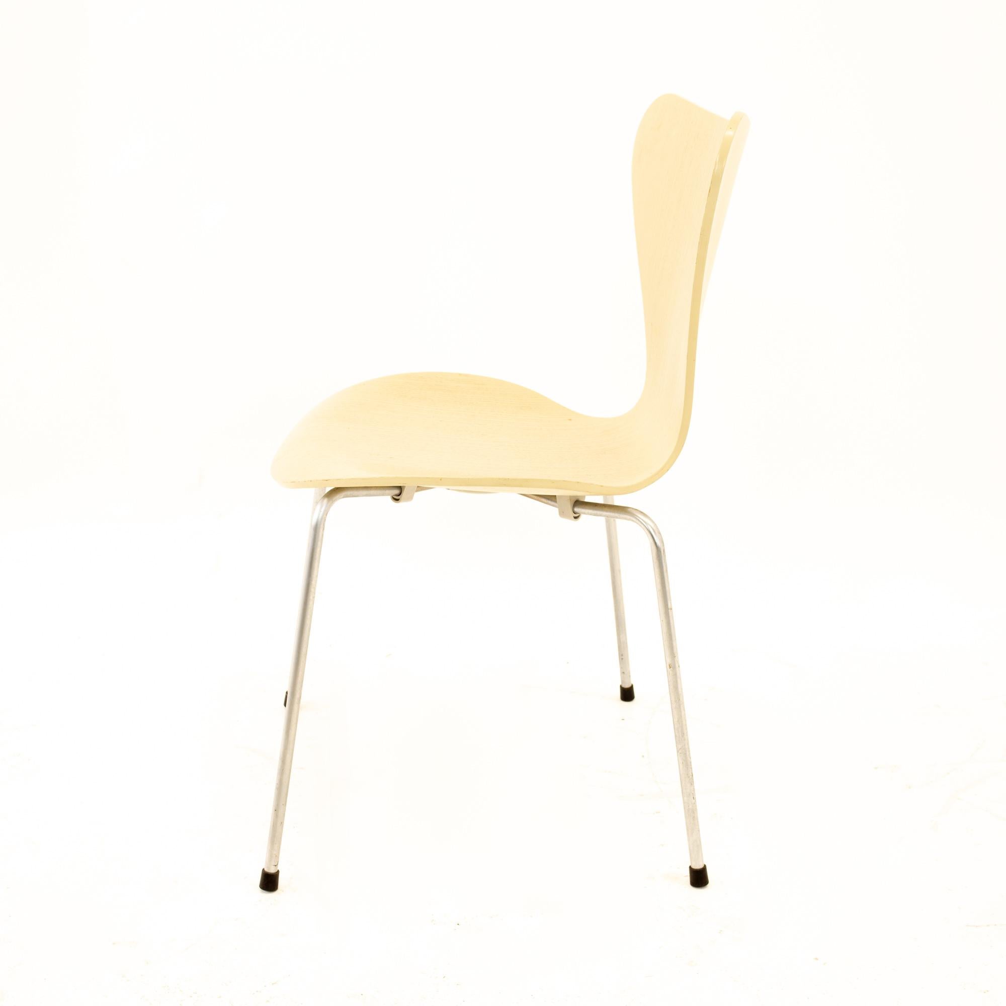 Chaise série 7 moderne du milieu du siècle dernier d'Arne Jacobsen pour Fritz Hansen, lot de 2 en vente 1