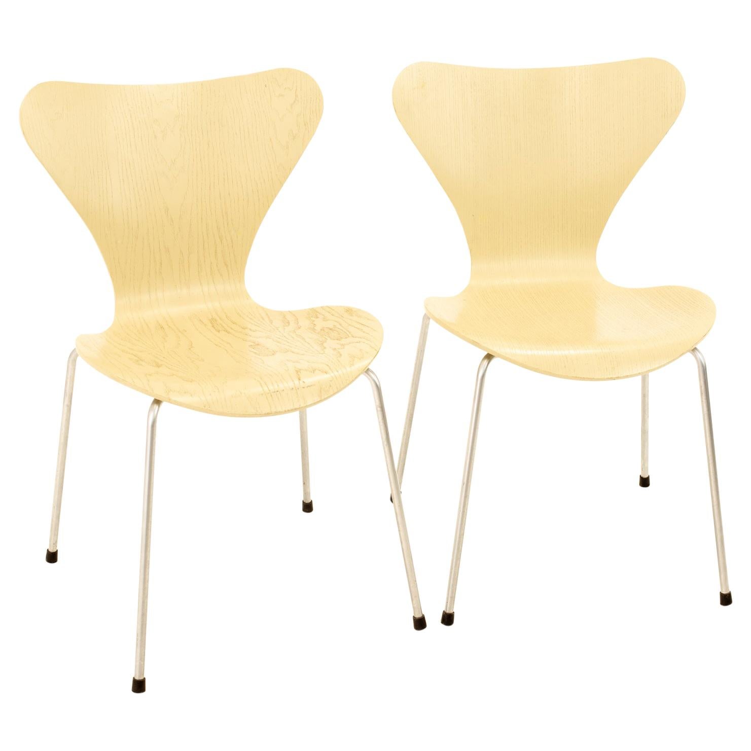 Chaise série 7 moderne du milieu du siècle dernier d'Arne Jacobsen pour Fritz Hansen, lot de 2 en vente