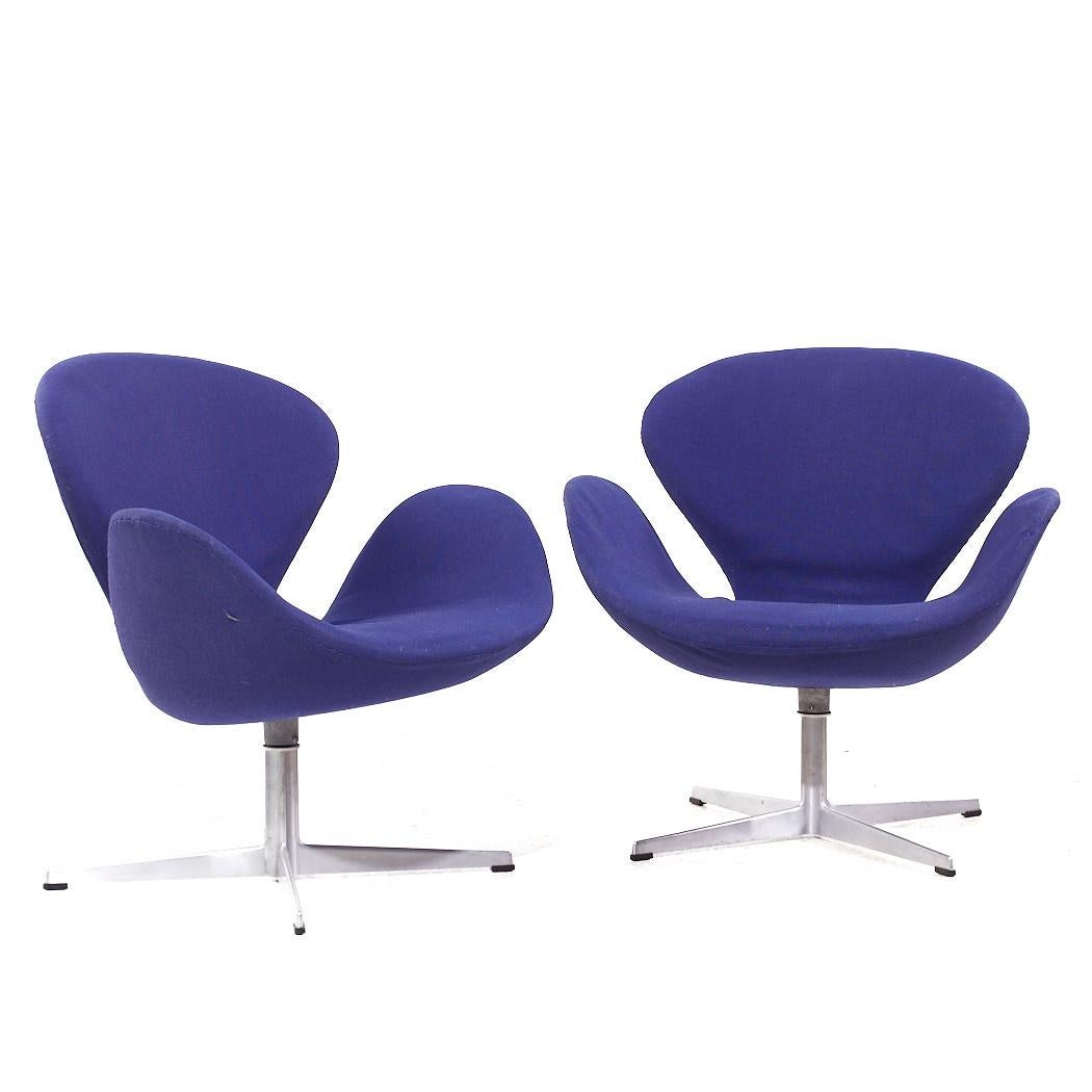 Arne Jacobsen per Fritz Hansen - Sedie a Cigno di metà secolo - Coppia

Ogni sedia lounge misura: 29,75 larghezza x 26 profondità x 30 altezza, con un'altezza della seduta di 15 e un'altezza dei braccioli/spazio della sedia di 22,25 pollici.

Tutti