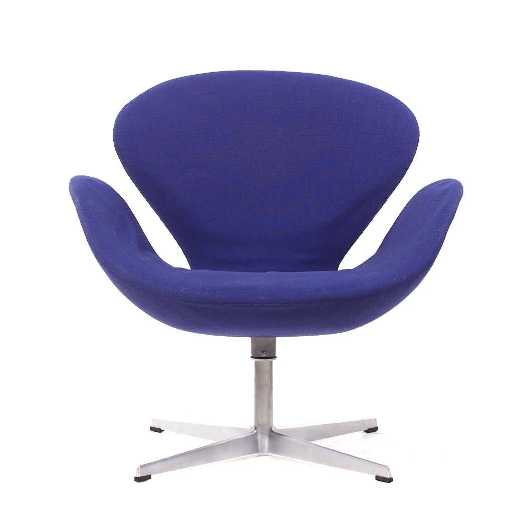 Arne Jacobsen per Fritz Hansen - Sedie a Cigno di metà secolo - Coppia In condizioni buone in vendita a Countryside, IL