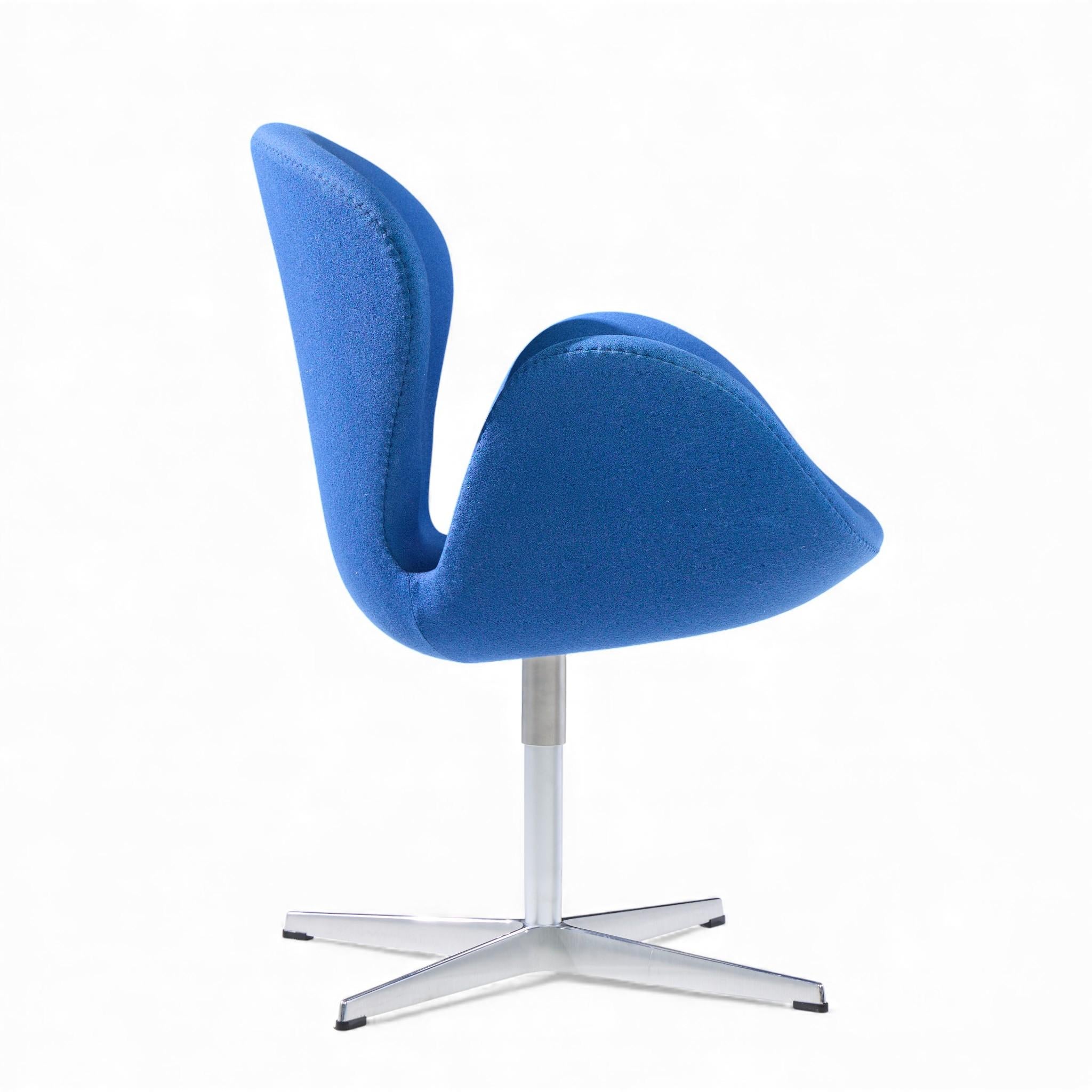 Arne Jacobsen per Fritz Hansen - Set di 4 sedie a cigno di metà secolo in vendita 4