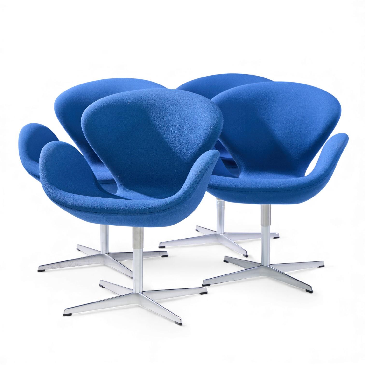 Mid-Century moderno Arne Jacobsen per Fritz Hansen - Set di 4 sedie a cigno di metà secolo in vendita