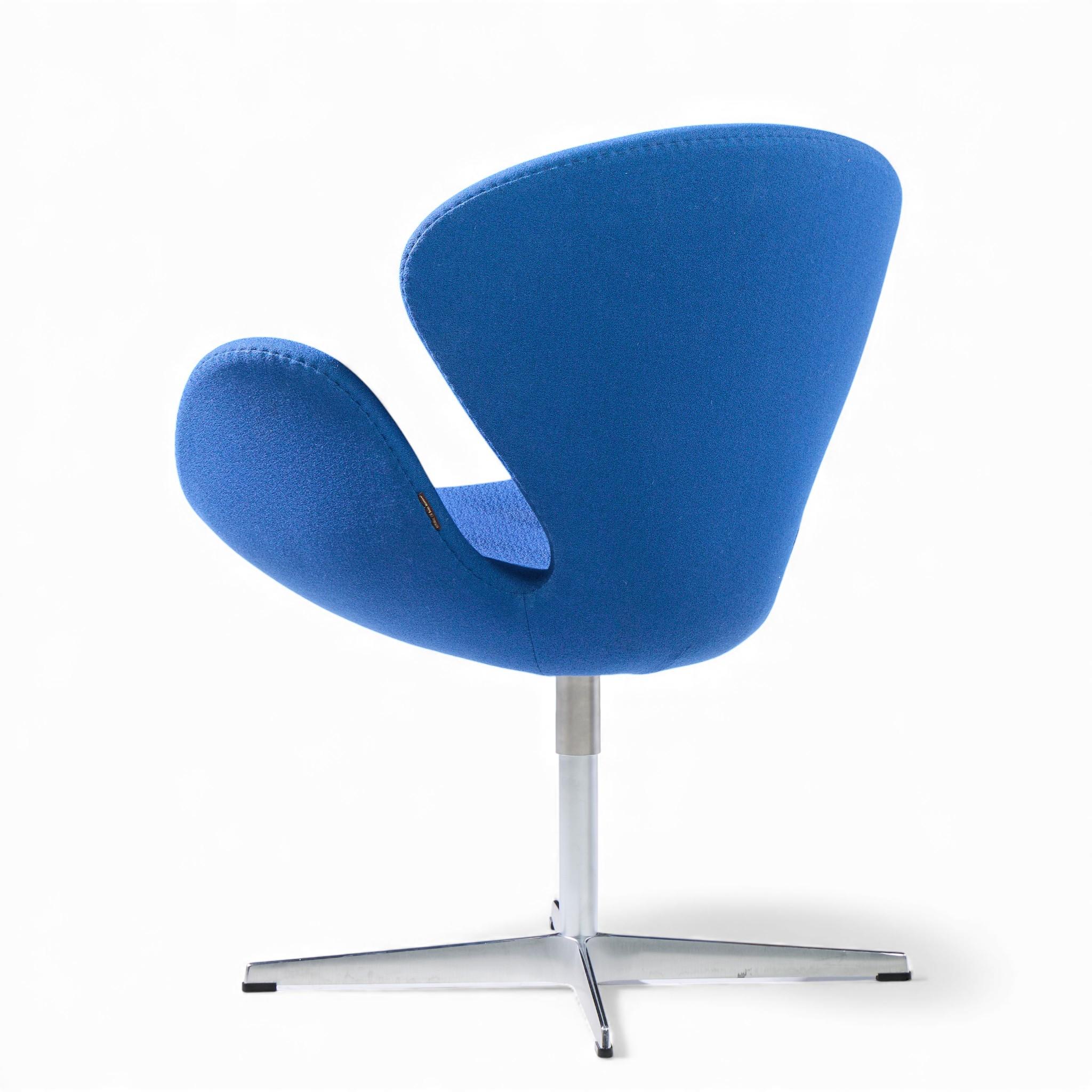 Arne Jacobsen per Fritz Hansen - Set di 4 sedie a cigno di metà secolo in vendita 1