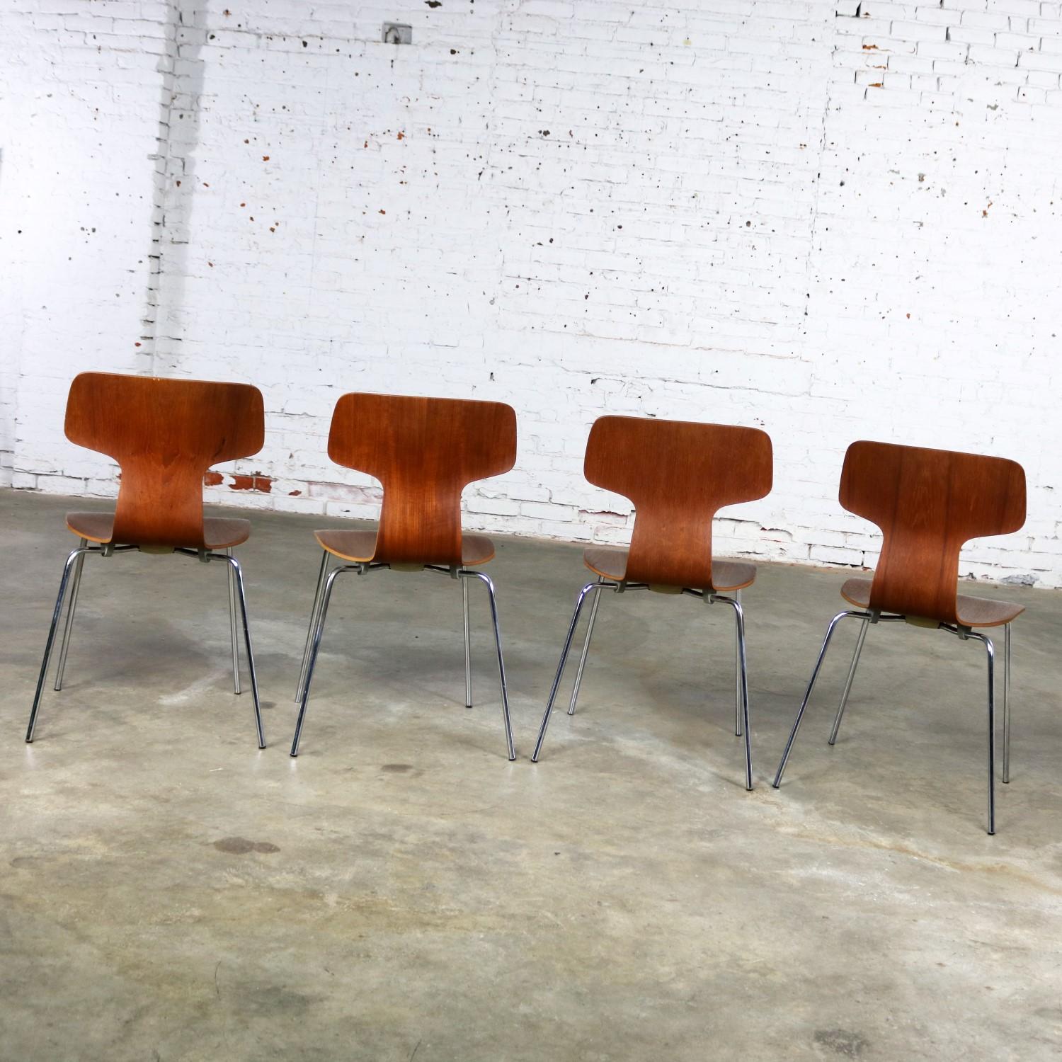 Danois Arne Jacobsen pour Fritz Hansen Modèle 3103 Hammer T Chairs Set of Four