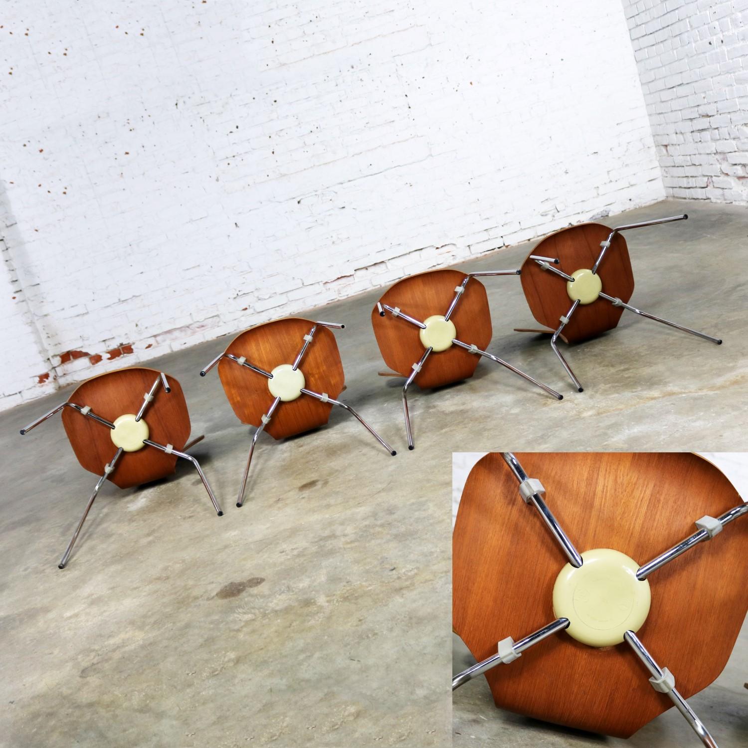 Arne Jacobsen for Fritz Hansen Model 3103 Hammer T Chairs Set of Four In Good Condition In Topeka, KS