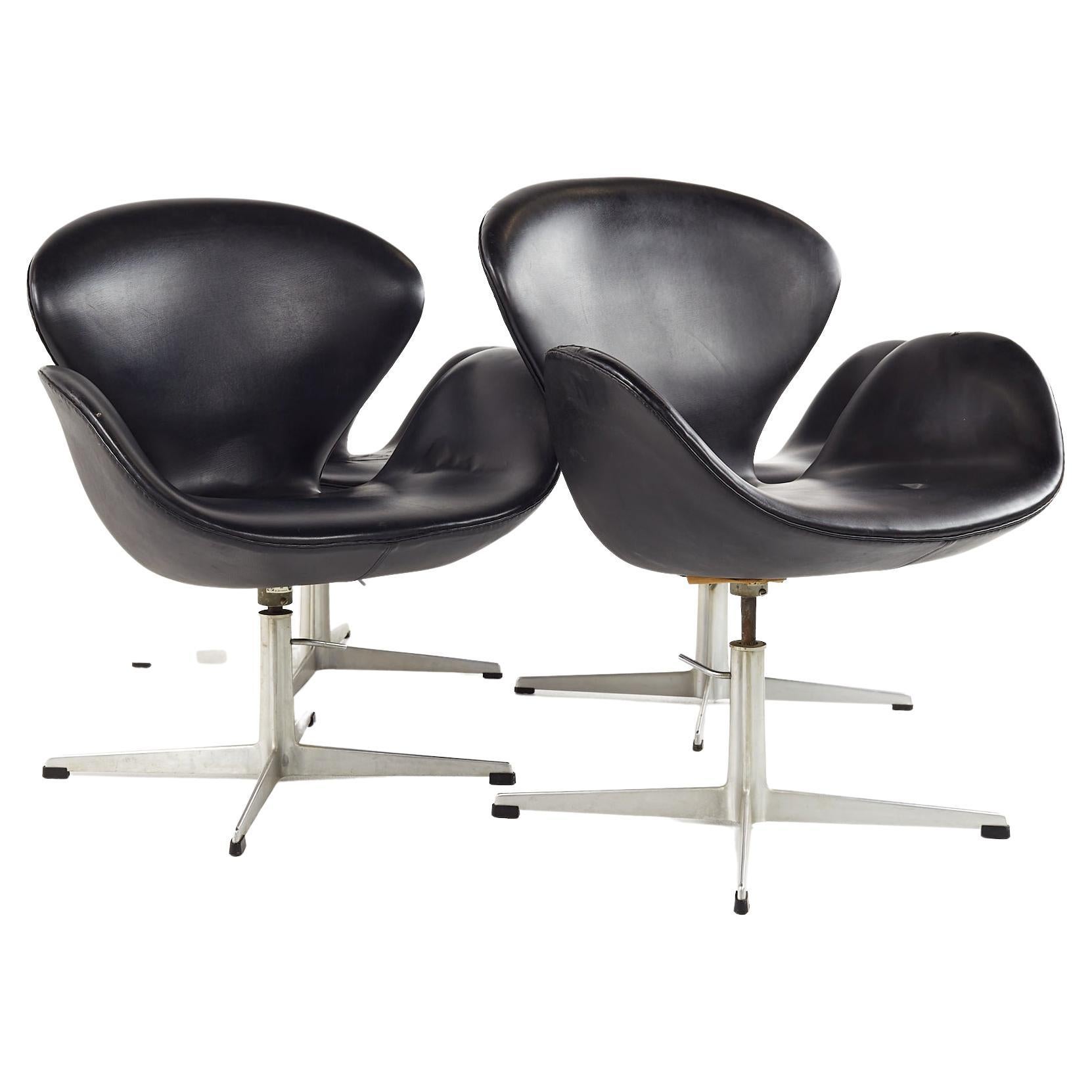 Arne Jacobsen for Fritz Hansen Model 3320 Mid Century Swan Chair, Set of 4