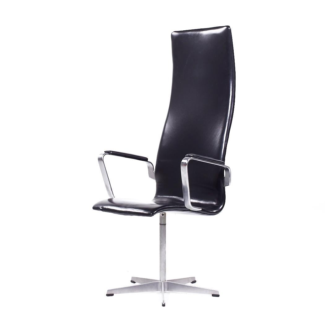 Mid-Century Modern Arne Jacobsen for Fritz Hansen Oxford Mid Century Highback Swivel Chair For Sale
