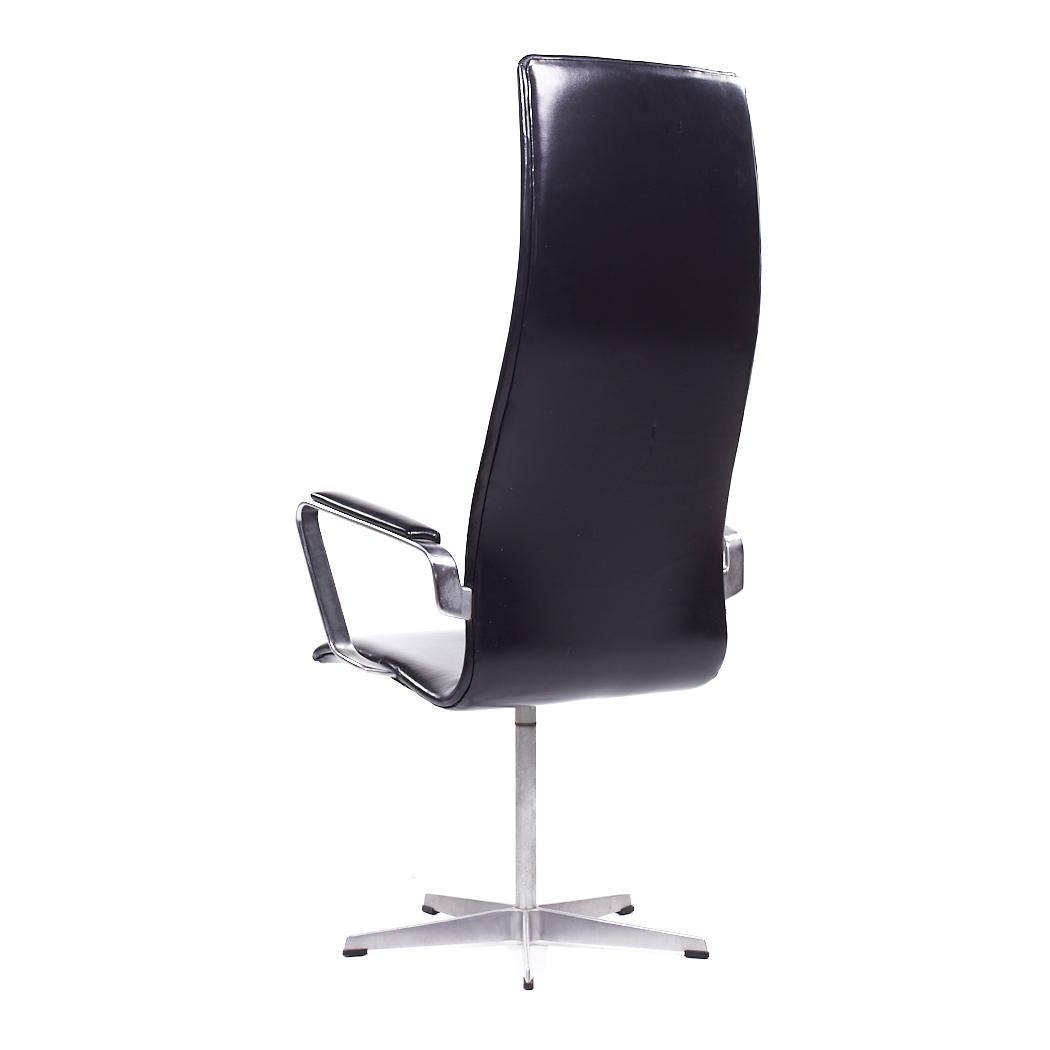 Late 20th Century Arne Jacobsen for Fritz Hansen Oxford Mid Century Highback Swivel Chair For Sale