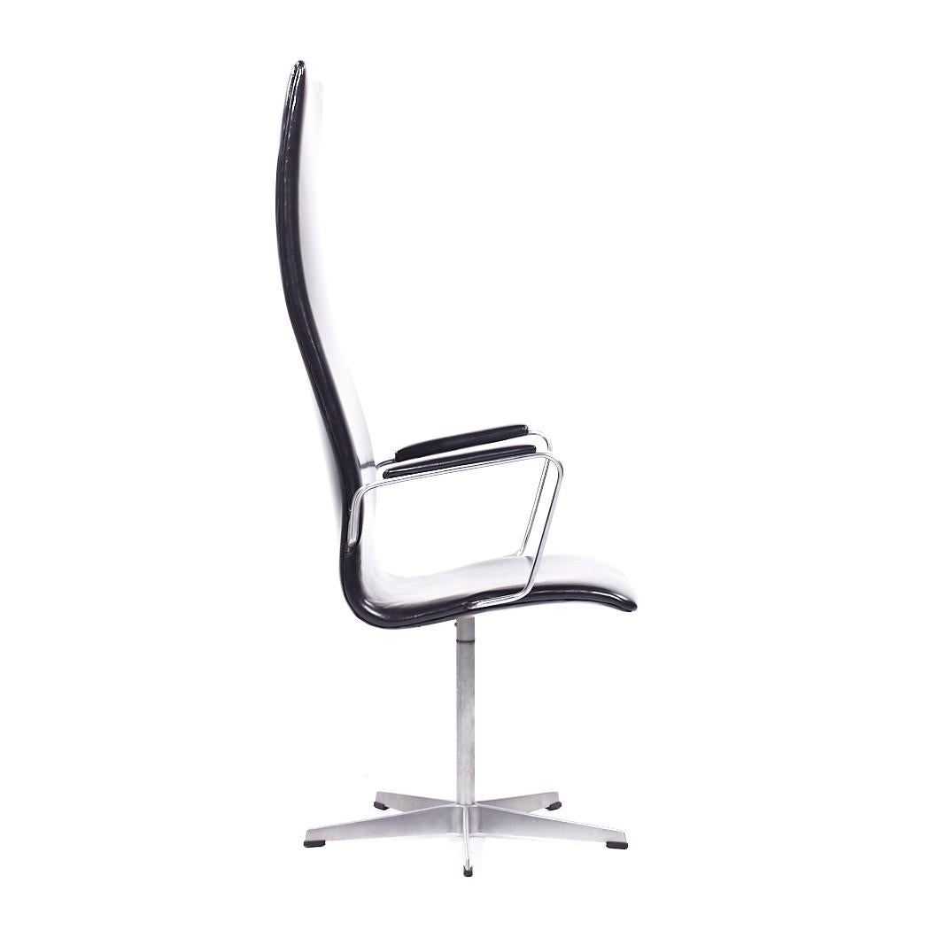 Upholstery Arne Jacobsen for Fritz Hansen Oxford Mid Century Highback Swivel Chair For Sale