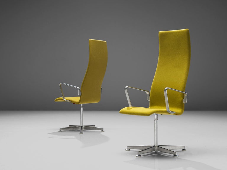 Arne Jacobsen for Fritz Hansen, pair of 'Oxford' desk chairs model 3272, aluminium, wood, fabric upholstery, United Kingdom, design 1965, recent production

The original version of the 'Oxford' chair was designed for the professors at St.