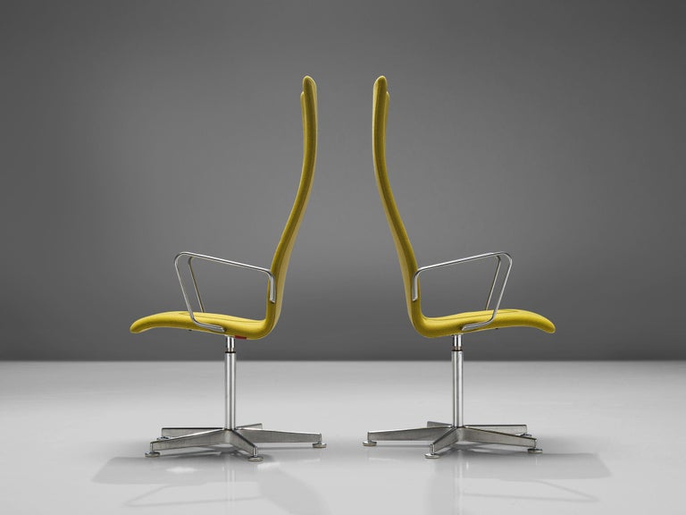 British Arne Jacobsen for Fritz Hansen Pair of 'Oxford' Desk Chairs For Sale