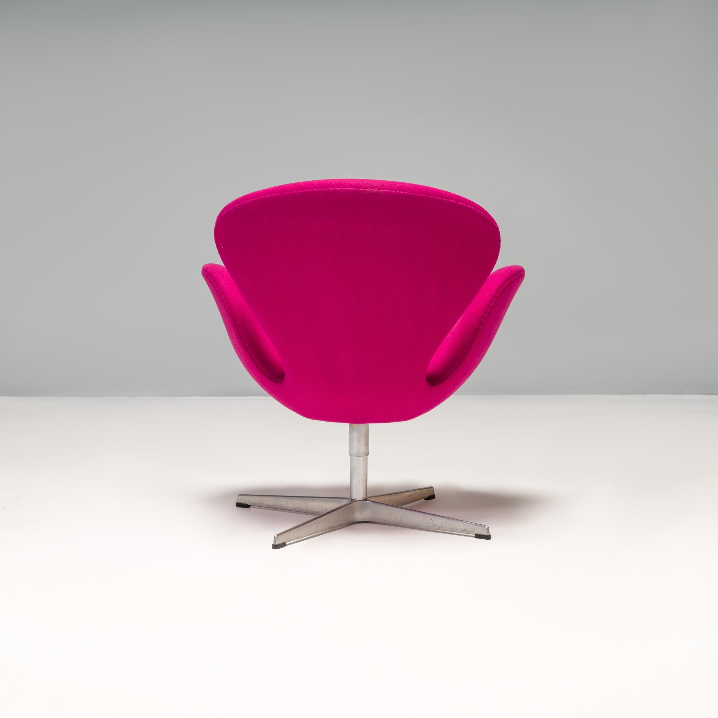 Danish Arne Jacobsen for Fritz Hansen Purple Swan Swivel Armchair For Sale