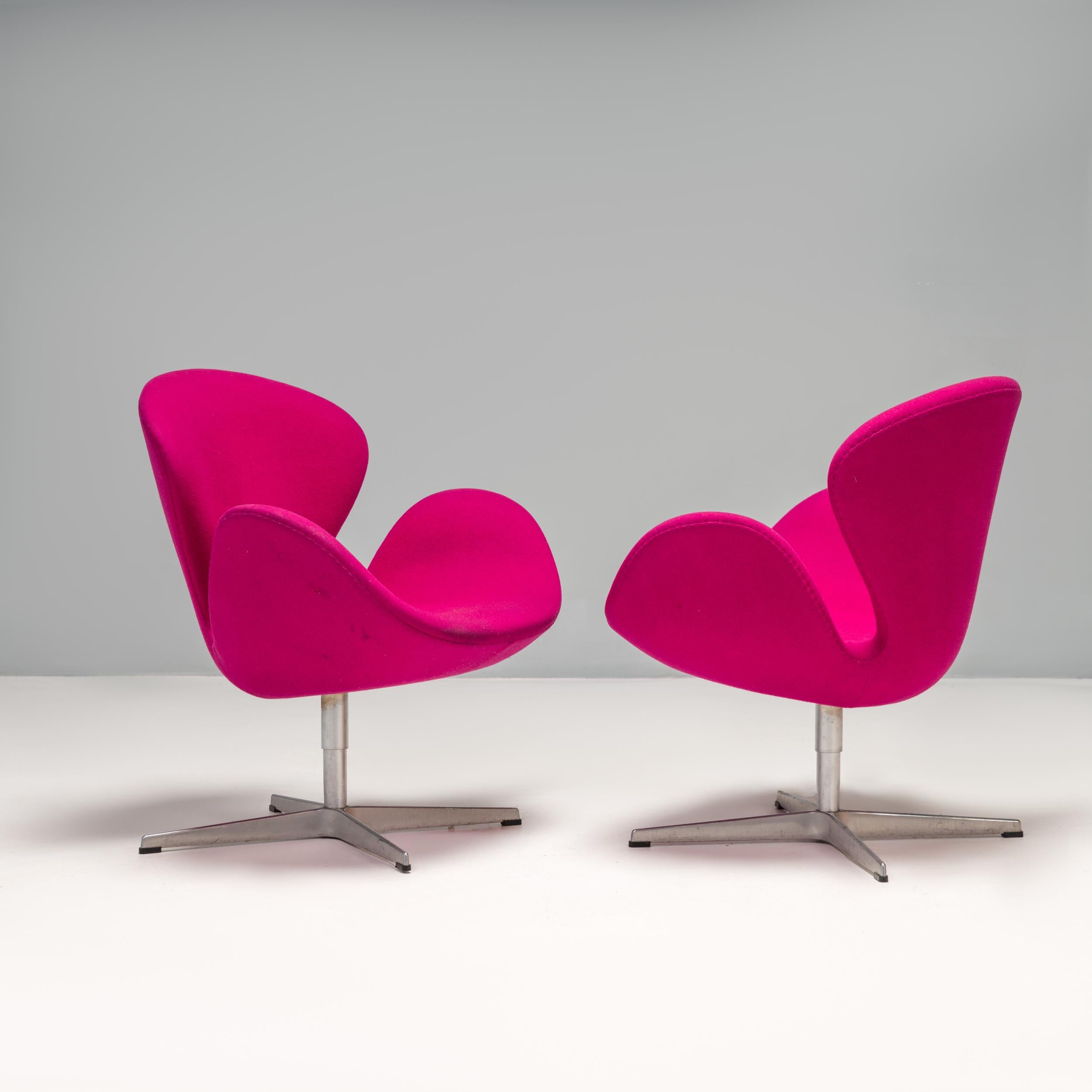 Danish Arne Jacobsen for Fritz Hansen Purple Swan Swivel Armchair, Set of Two For Sale