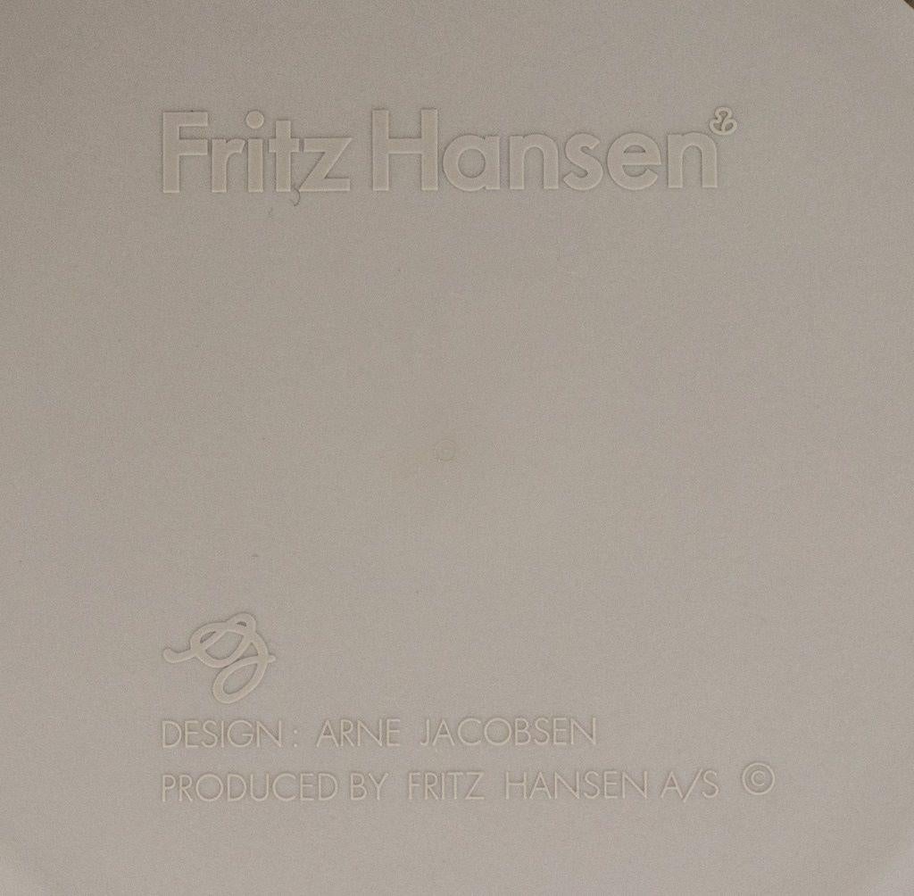Arne Jacobsen for Fritz Hansen Series 7 Chair For Sale 2