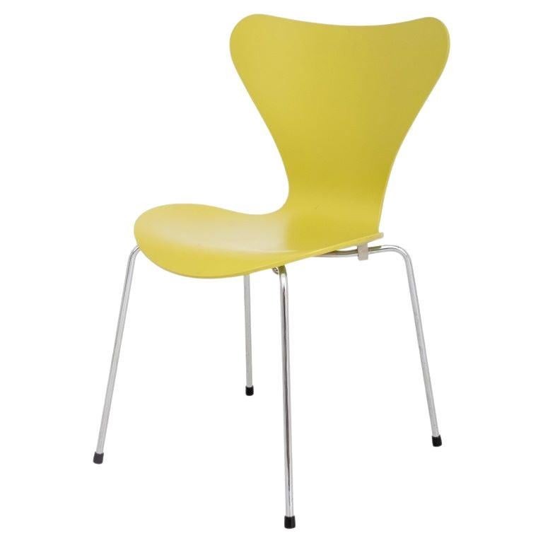 Arne Jacobsen for Fritz Hansen Series 7 Chair For Sale