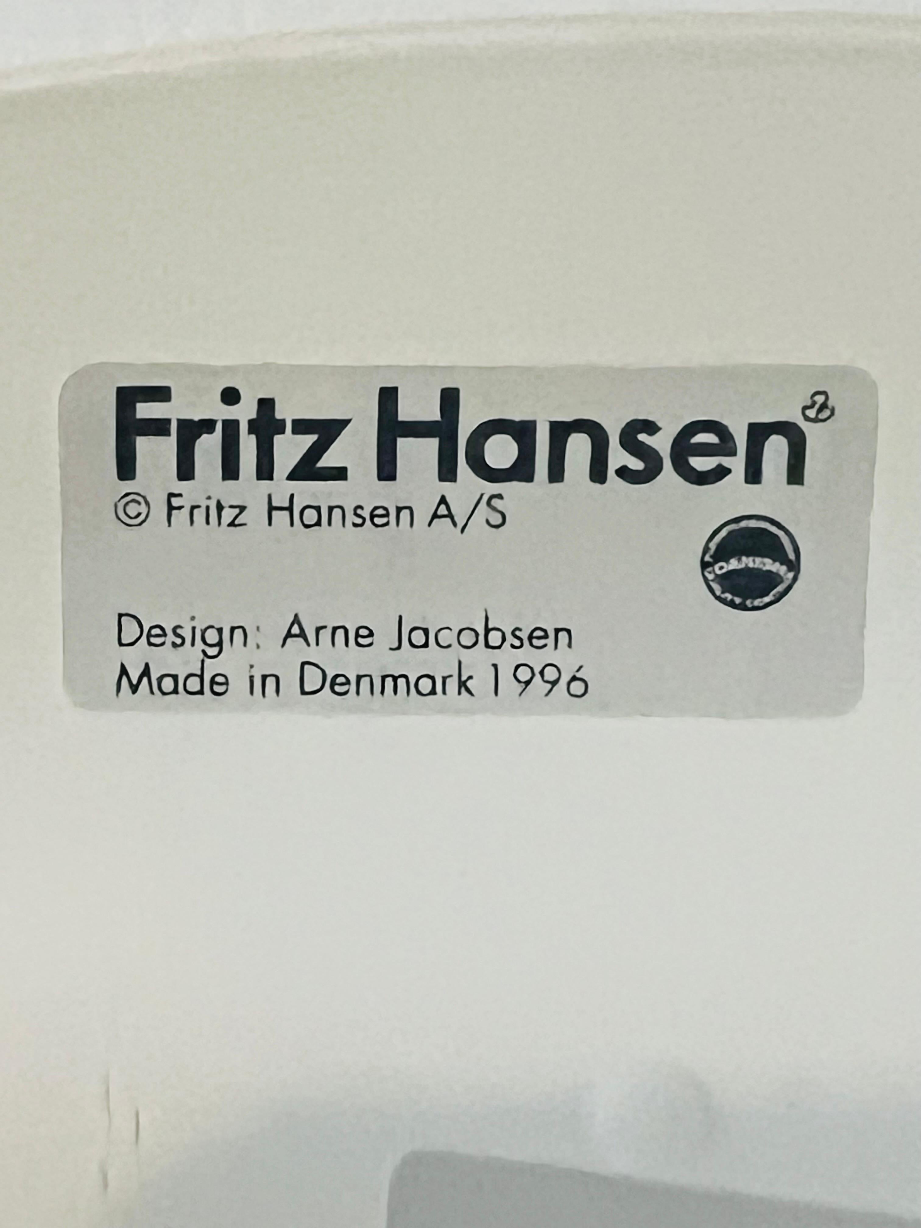 Arne Jacobsen for Fritz Hansen Series 7 Chairs in White, Set of 4 8