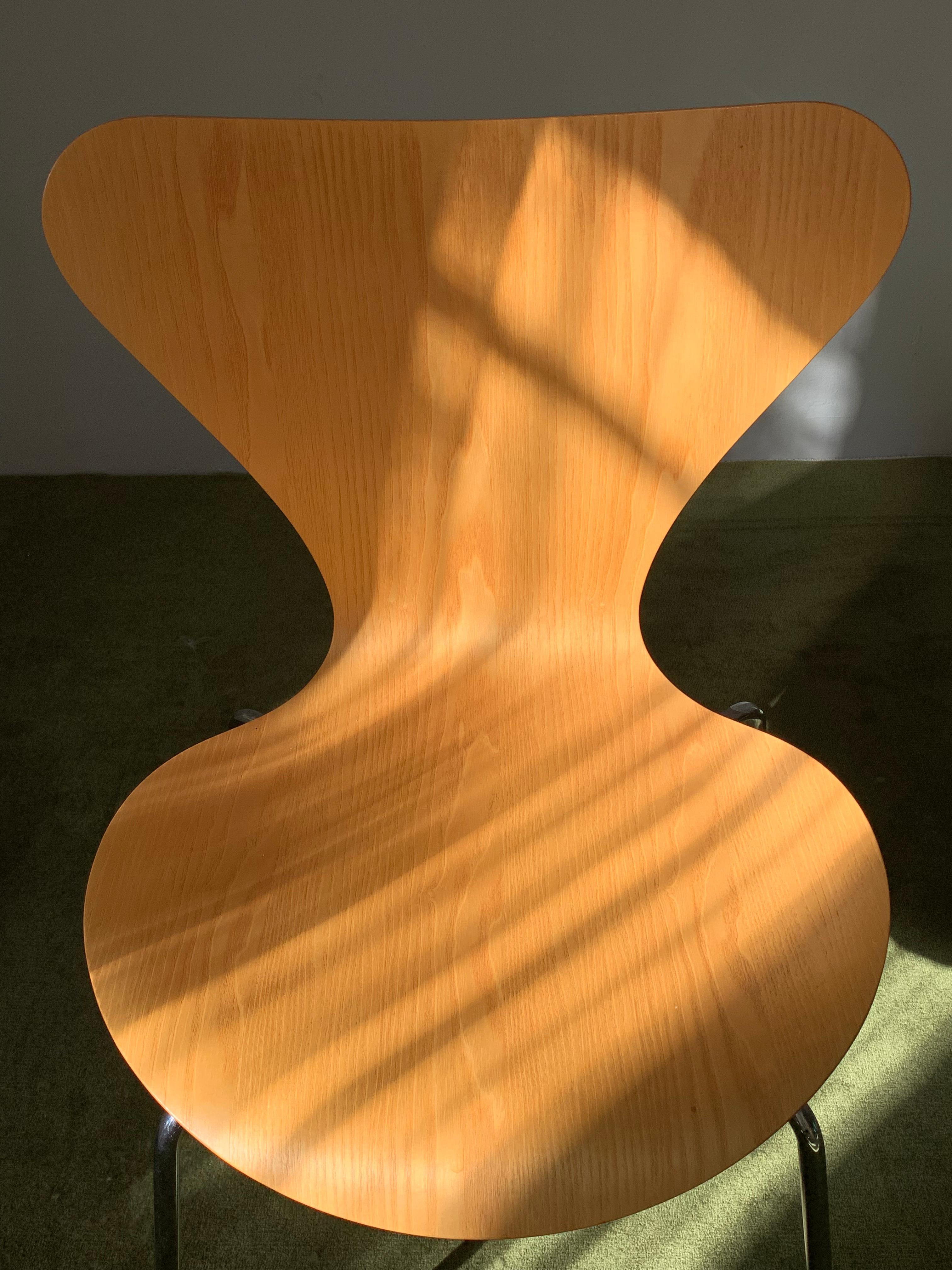 Arne Jacobsen for Fritz Hansen Series 7 Natural Plywood 3017 Chair For Sale 8