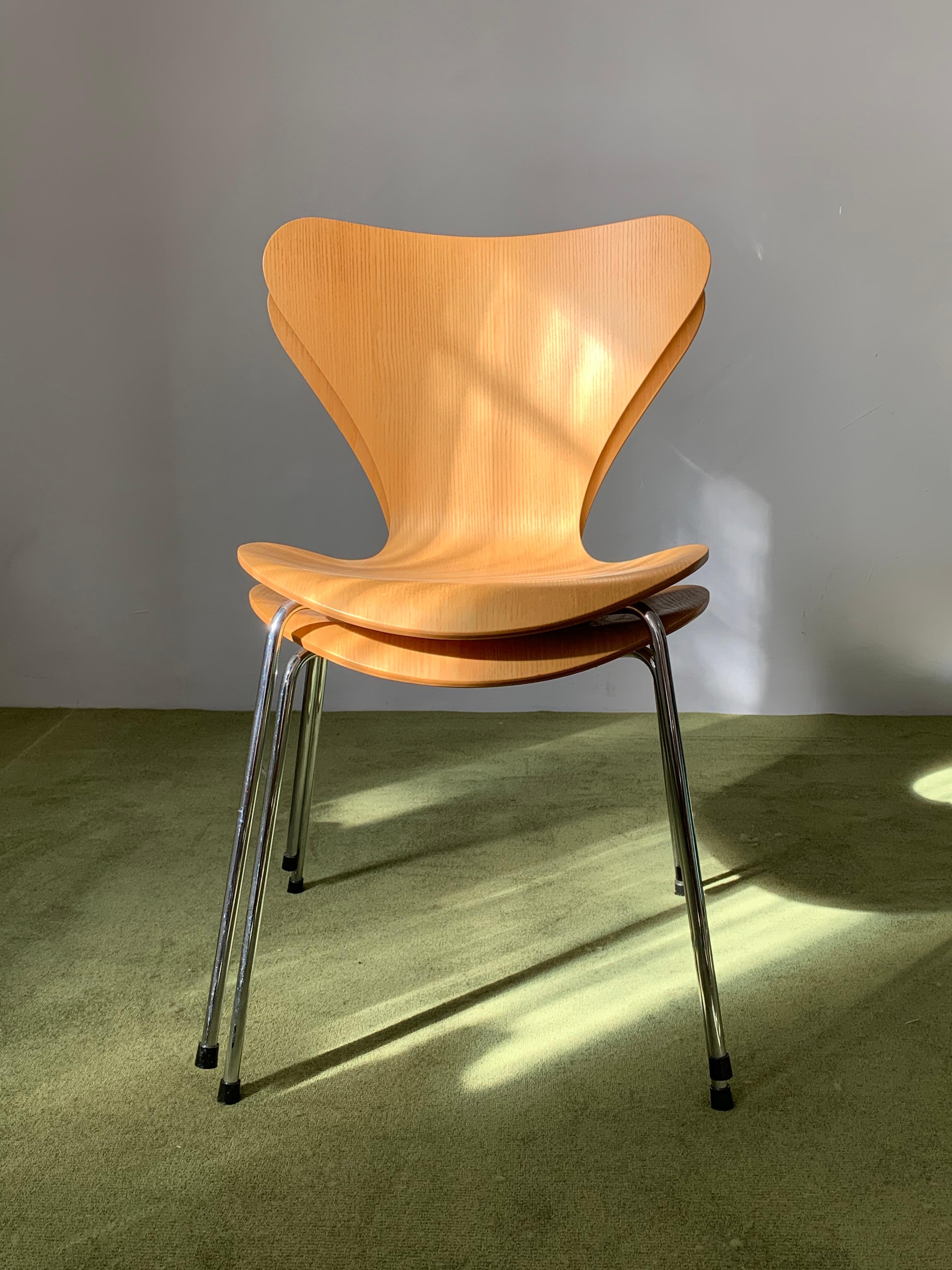 Arne Jacobsen for Fritz Hansen Series 7 Natural Plywood 3017 Chair For Sale 11