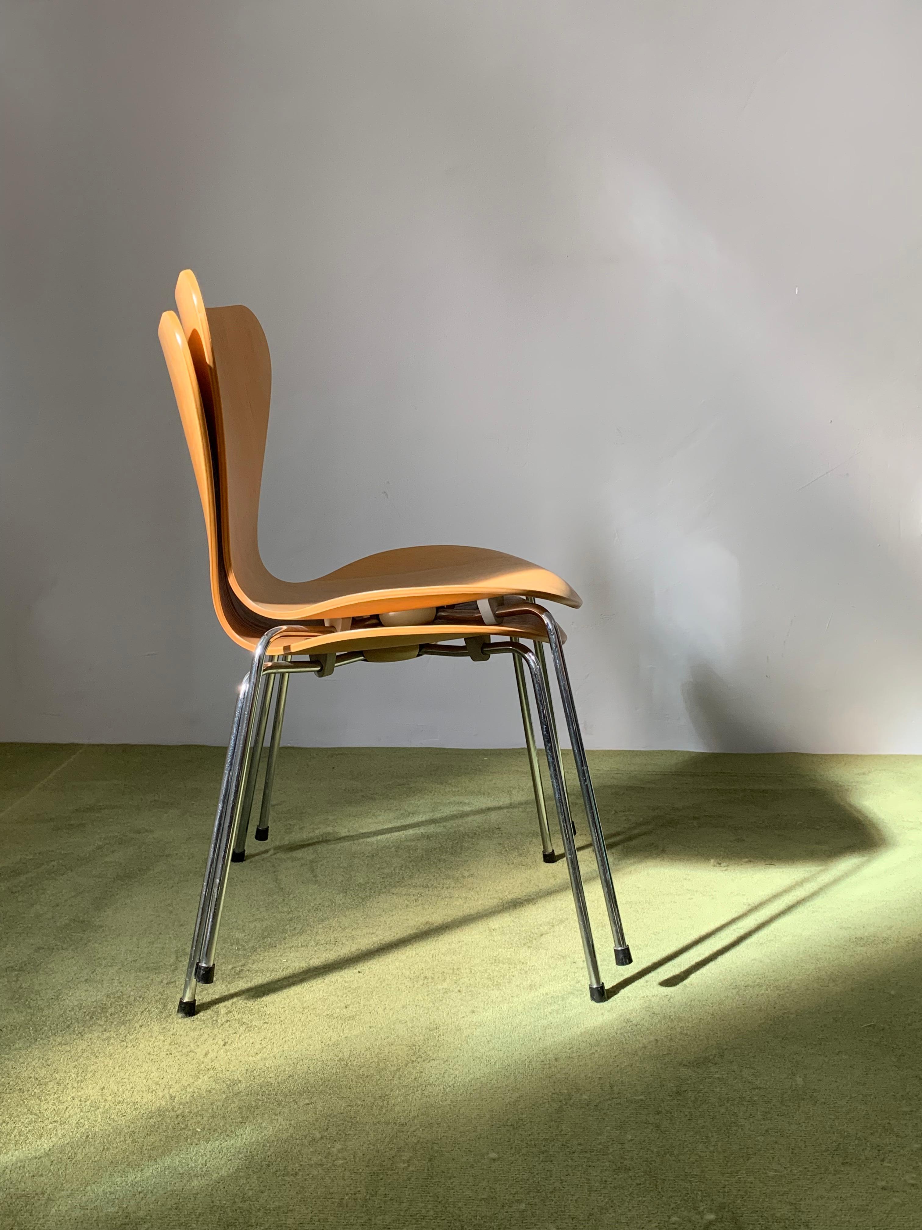 Arne Jacobsen for Fritz Hansen Series 7 Natural Plywood 3017 Chair For Sale 12
