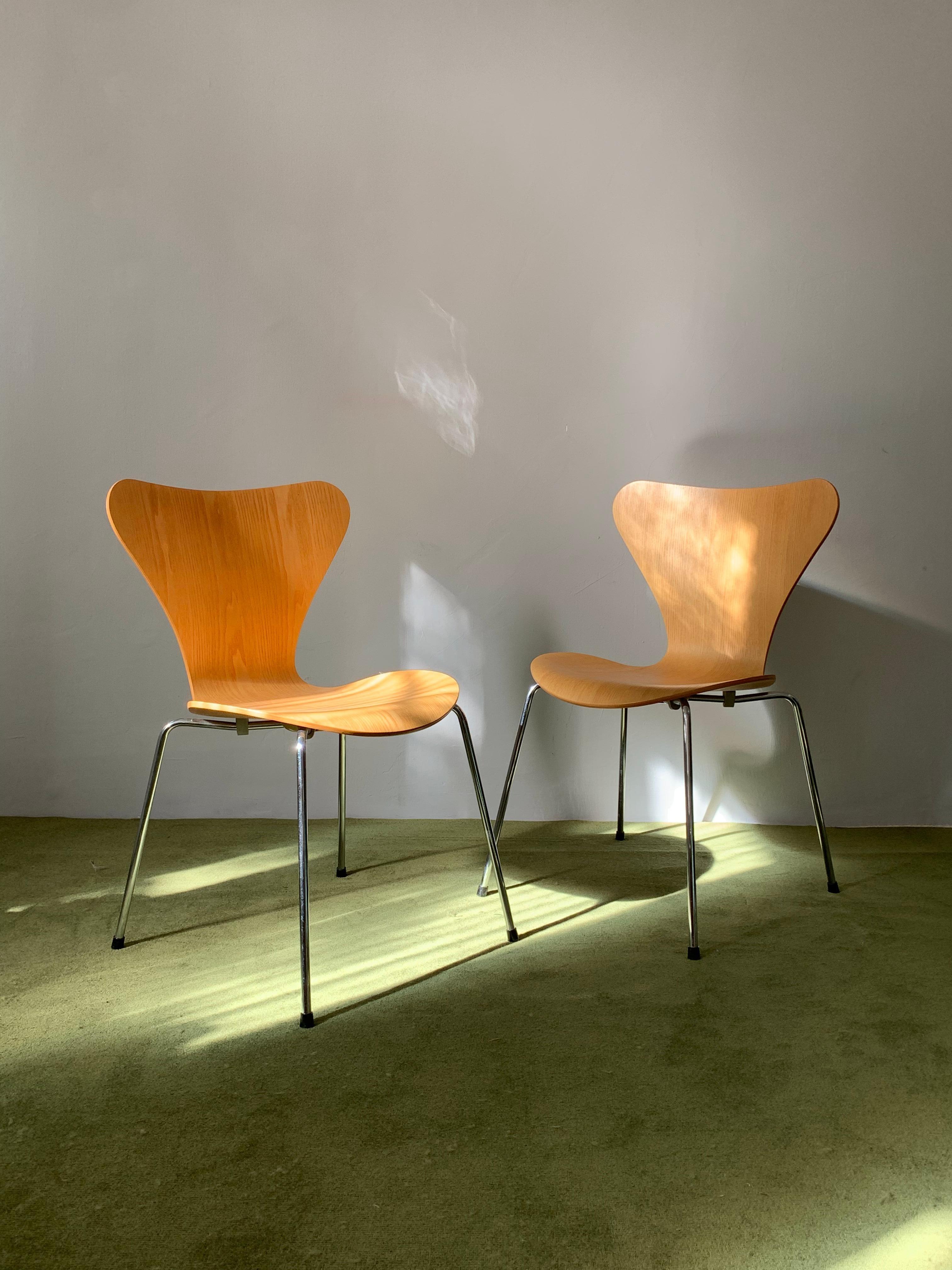 Scandinavian Modern Arne Jacobsen for Fritz Hansen Series 7 Natural Plywood 3017 Chair For Sale