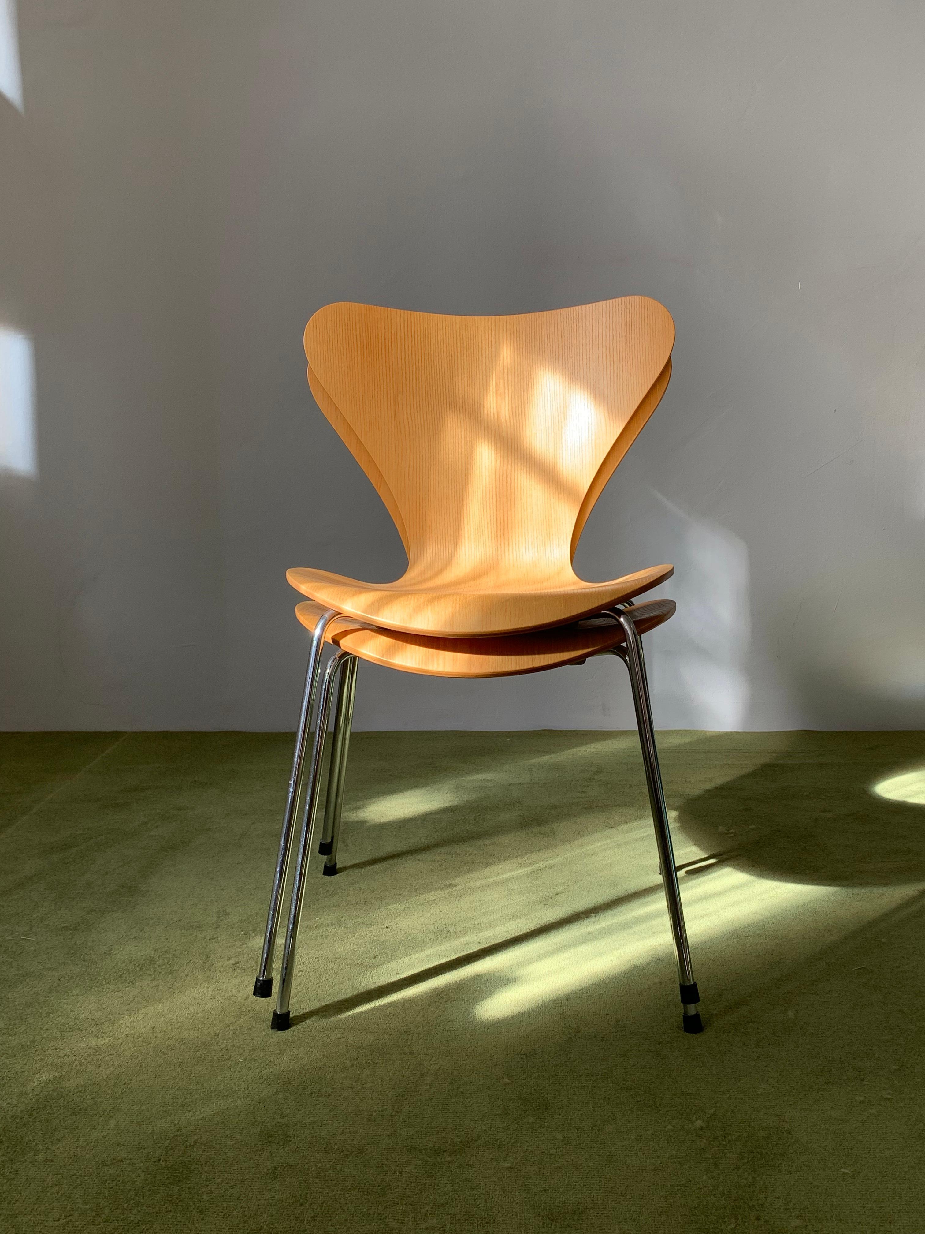 Danish Arne Jacobsen for Fritz Hansen Series 7 Natural Plywood 3017 Chair For Sale