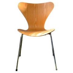 Sedia 3017 in compensato naturale Serie 7 di Arne Jacobsen per Fritz Hansen
