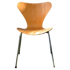 Arne Jacobsen for Fritz Hansen Series 7 Natural Plywood 3017 Chair 