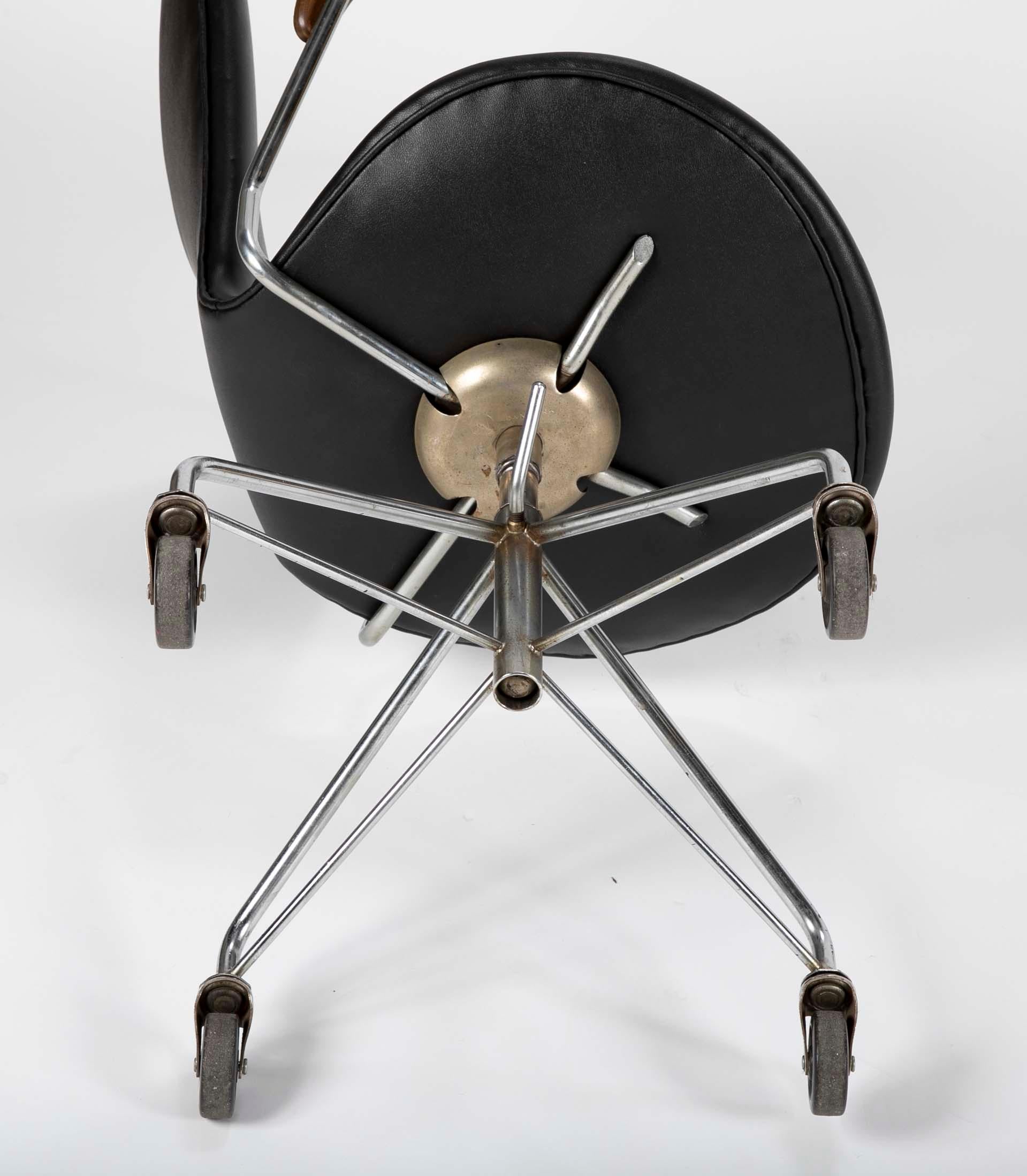 Arne Jacobsen for Fritz Hansen Sevener Desk Chair Model 3117 1