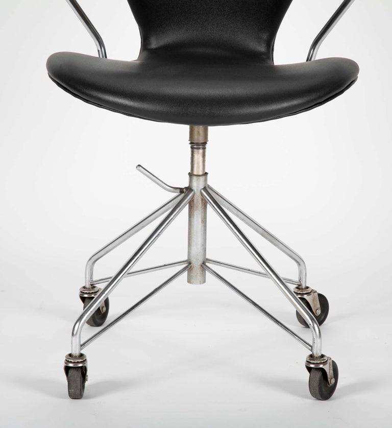 Arne Jacobsen for Fritz Hansen Sevener Desk Chair Model 3117 at 1stDibs ...