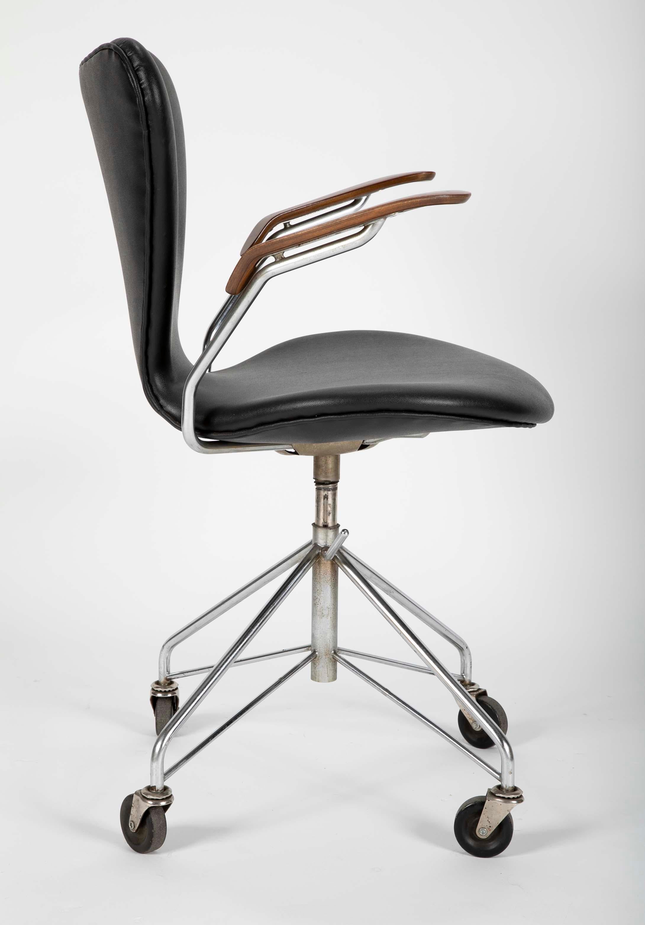 Danish Arne Jacobsen for Fritz Hansen Sevener Desk Chair Model 3117